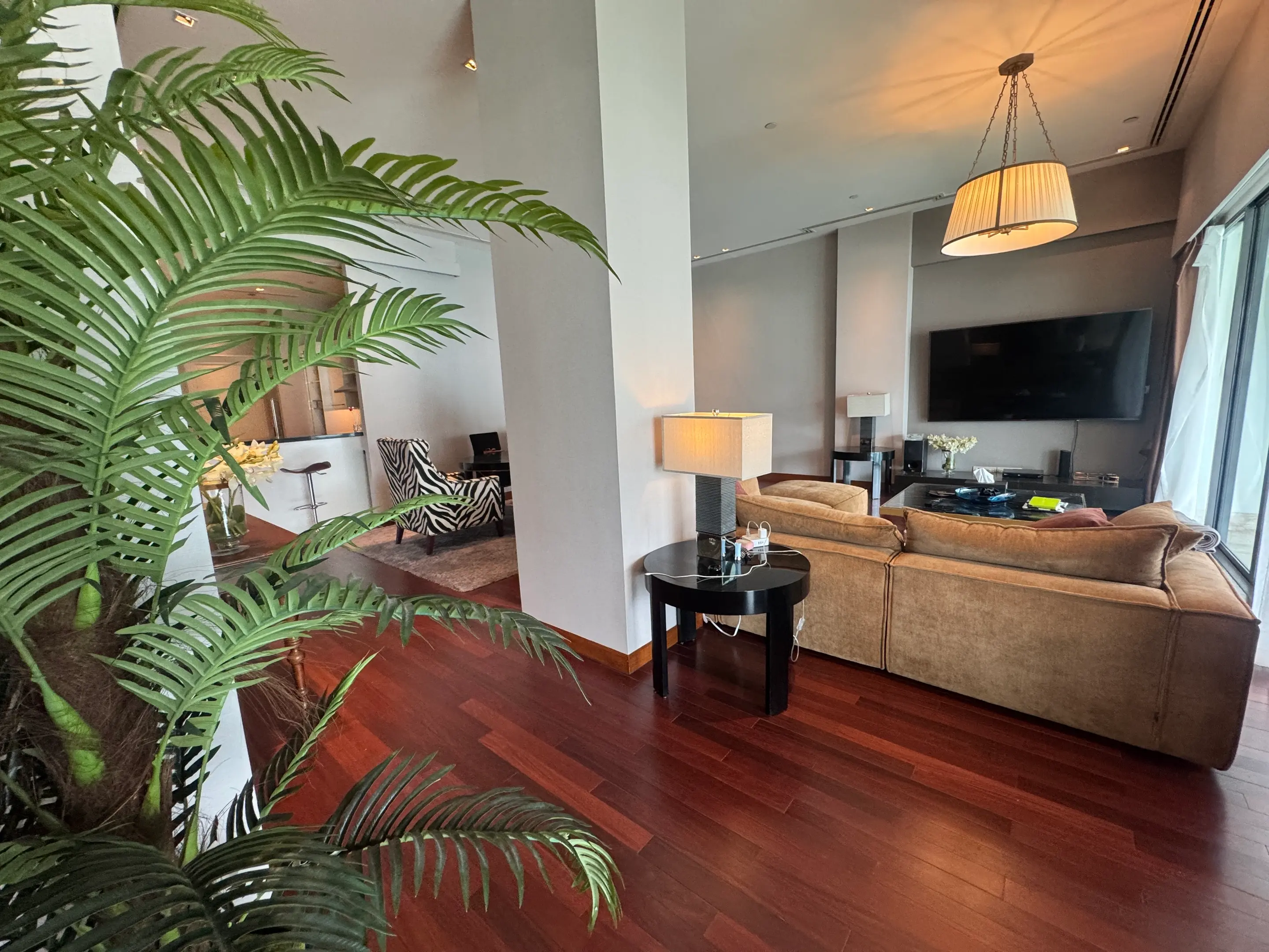 2 Bed/ 3 Bath Le Raffine 39