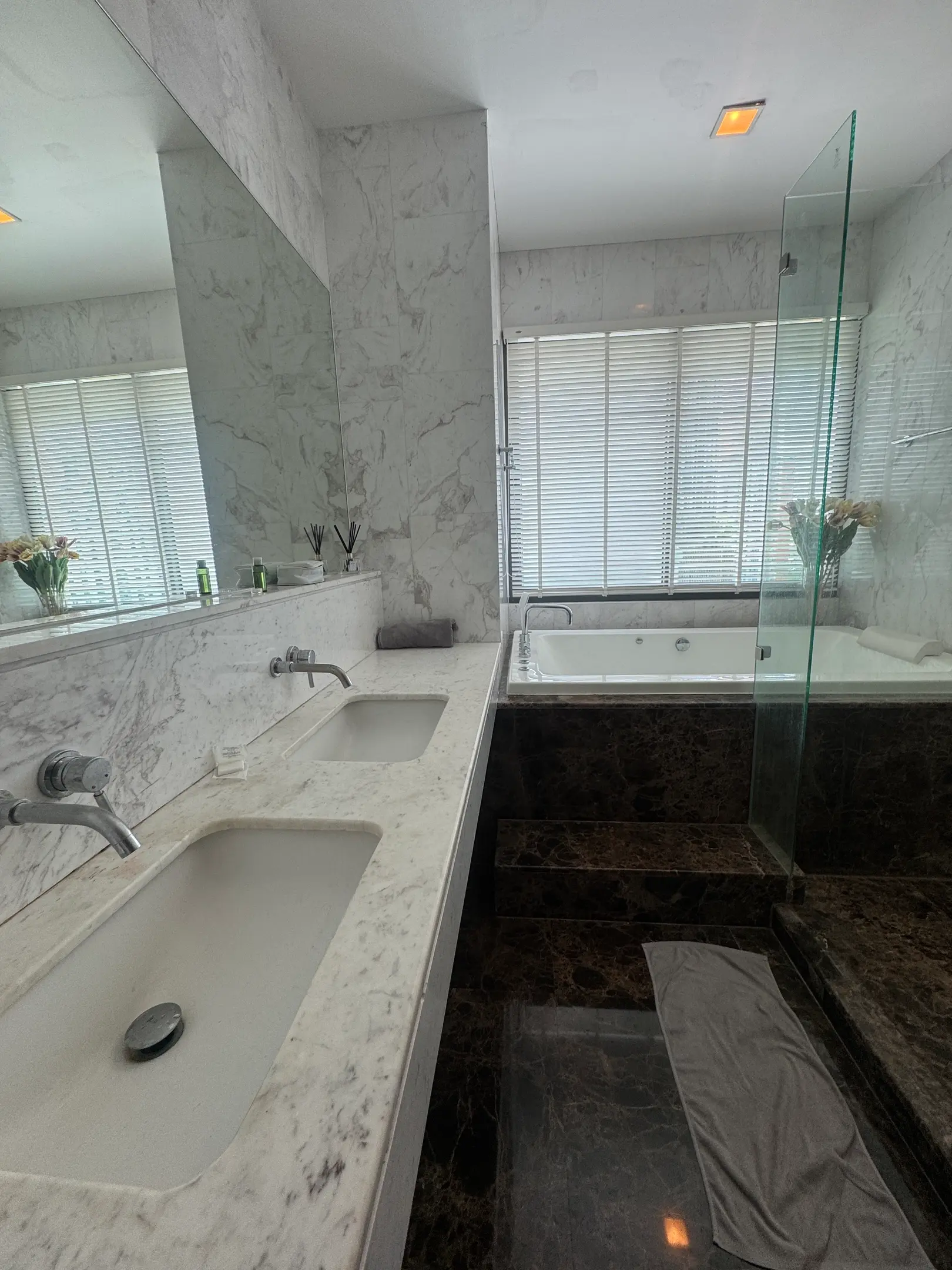 2 Bed/ 3 Bath Le Raffine 39