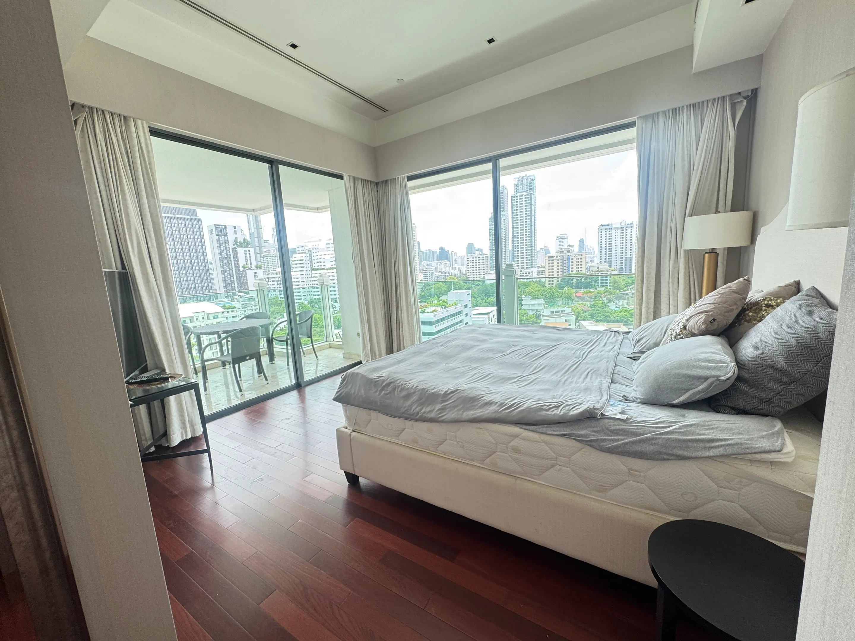 2 Bed/ 3 Bath Le Raffine 39