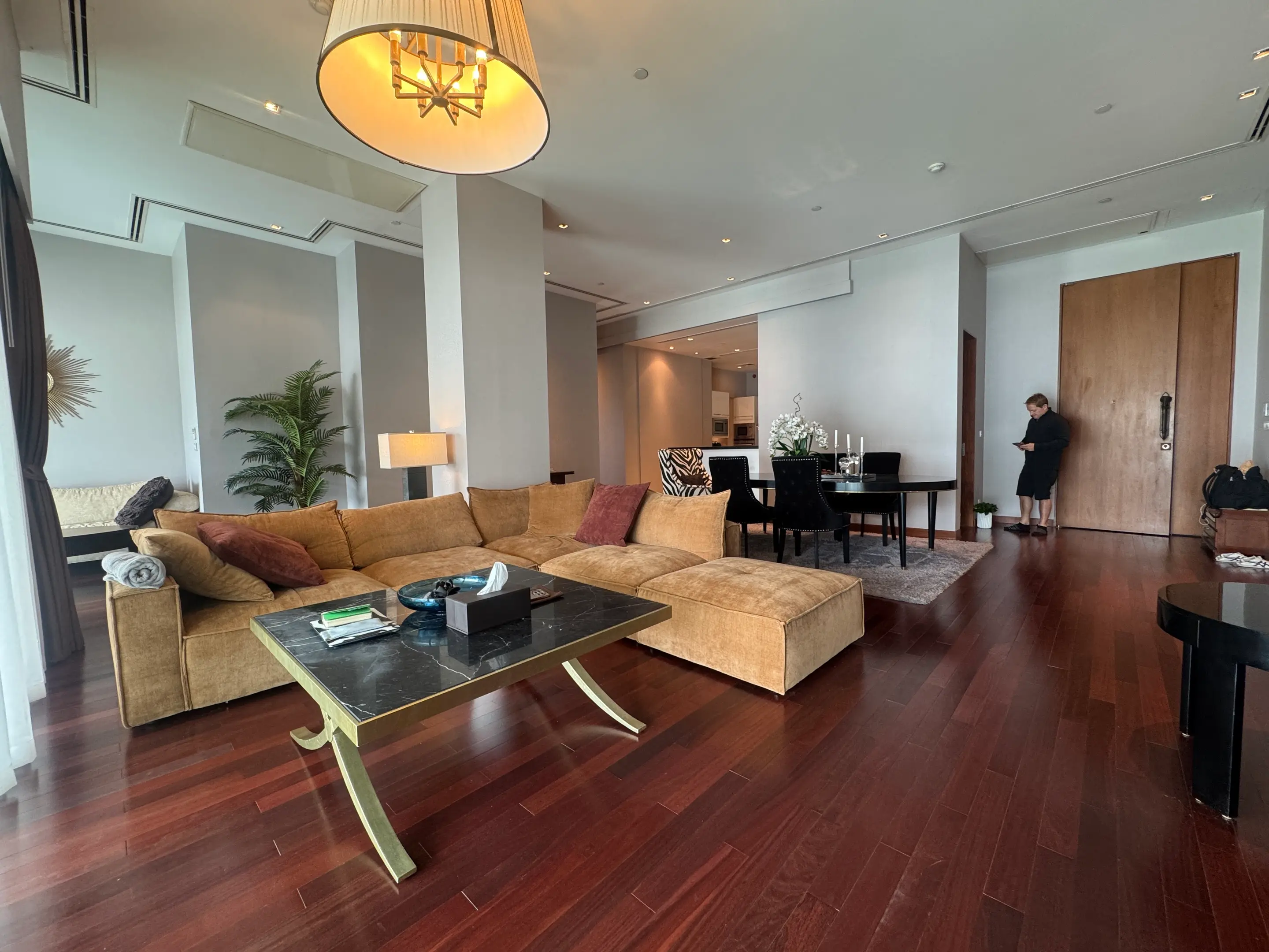 2 Bed/ 3 Bath Le Raffine 39