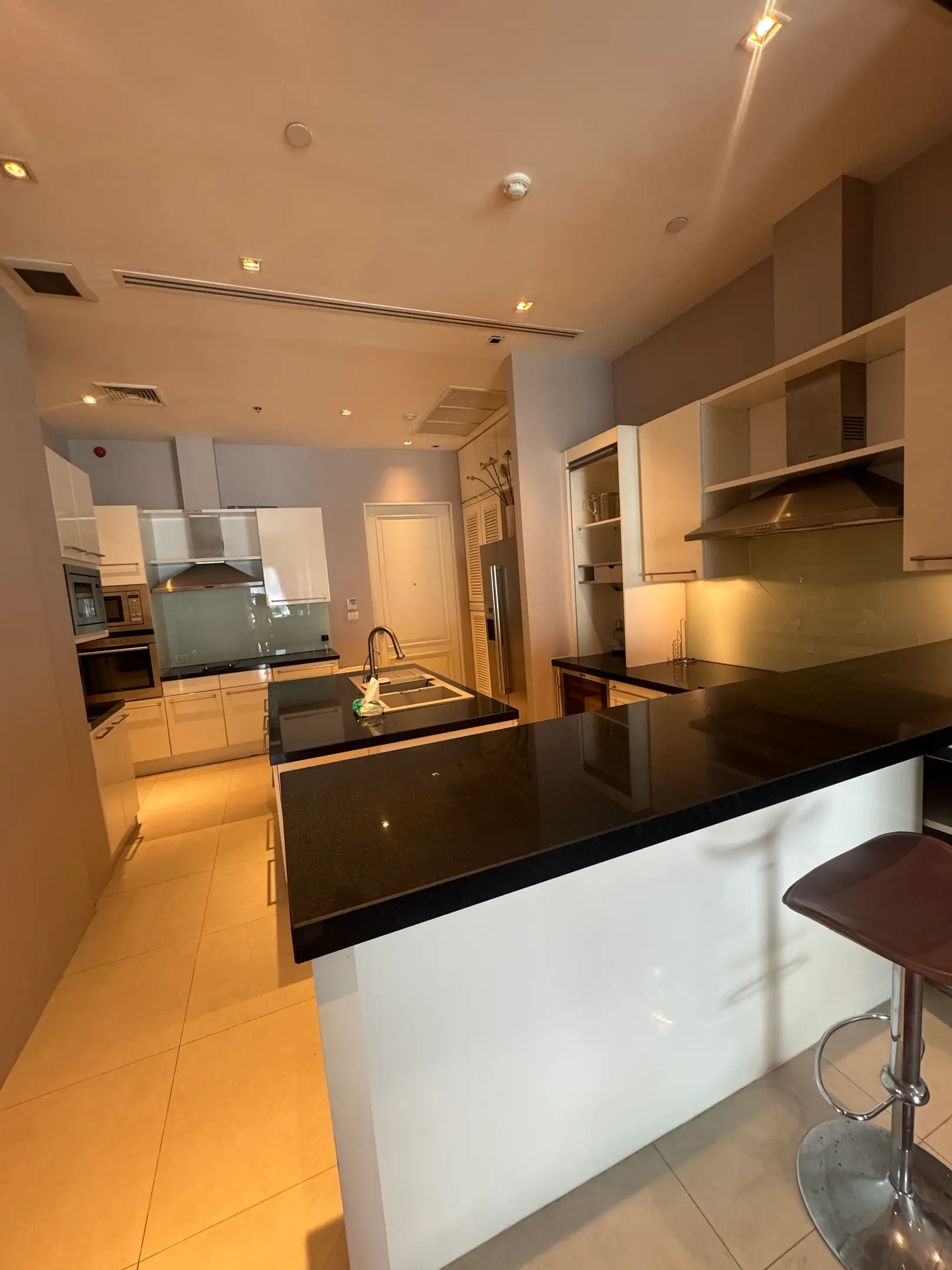 2 Bed/ 3 Bath Le Raffine 39