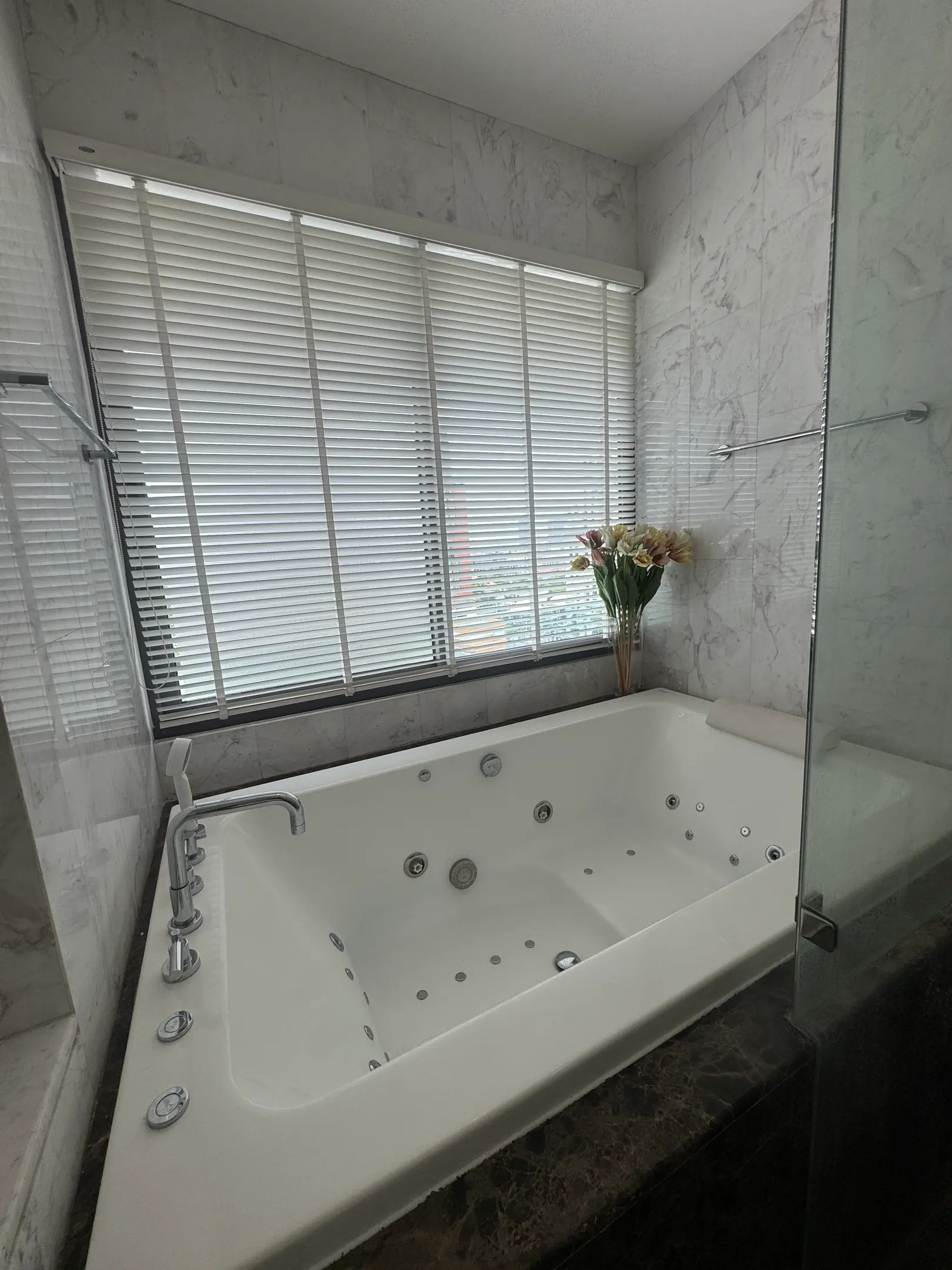 2 Bed/ 3 Bath Le Raffine 39