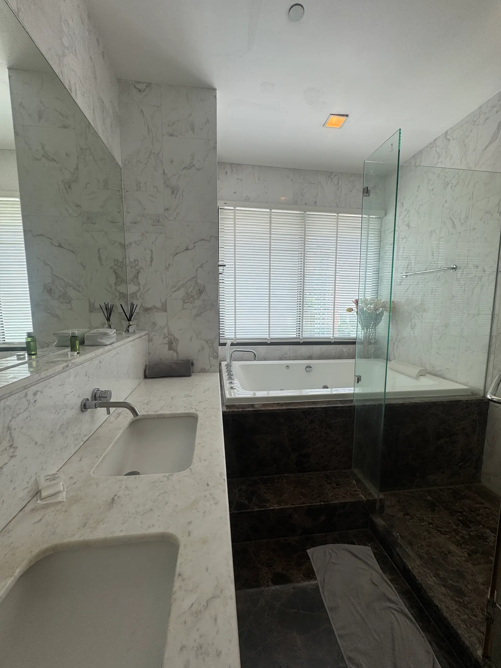 2 Bed/ 3 Bath Le Raffine 39