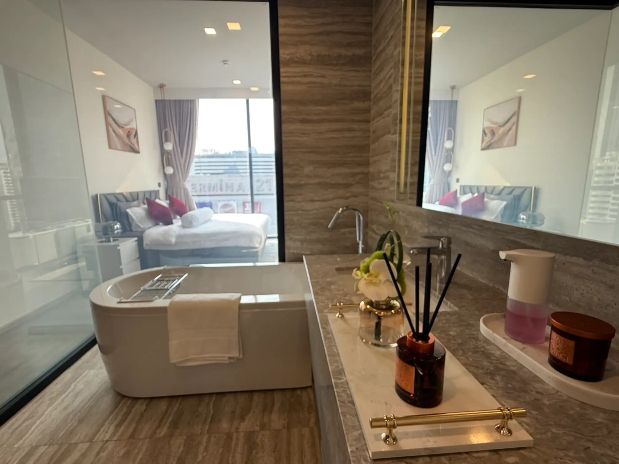 2 Bed/ 2 Bath Celes Asoke
