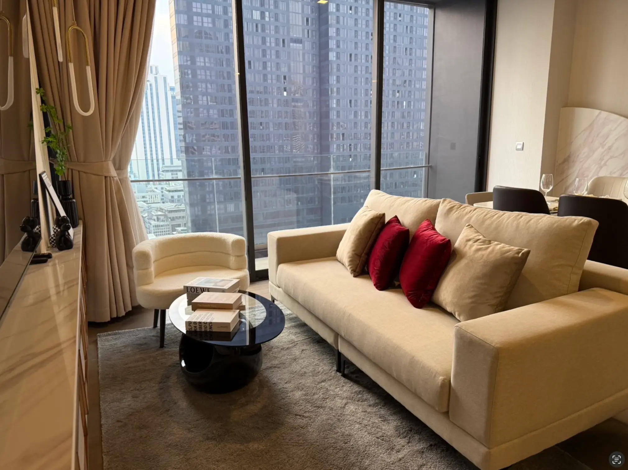 2 Bed/ 2 Bath Celes Asoke