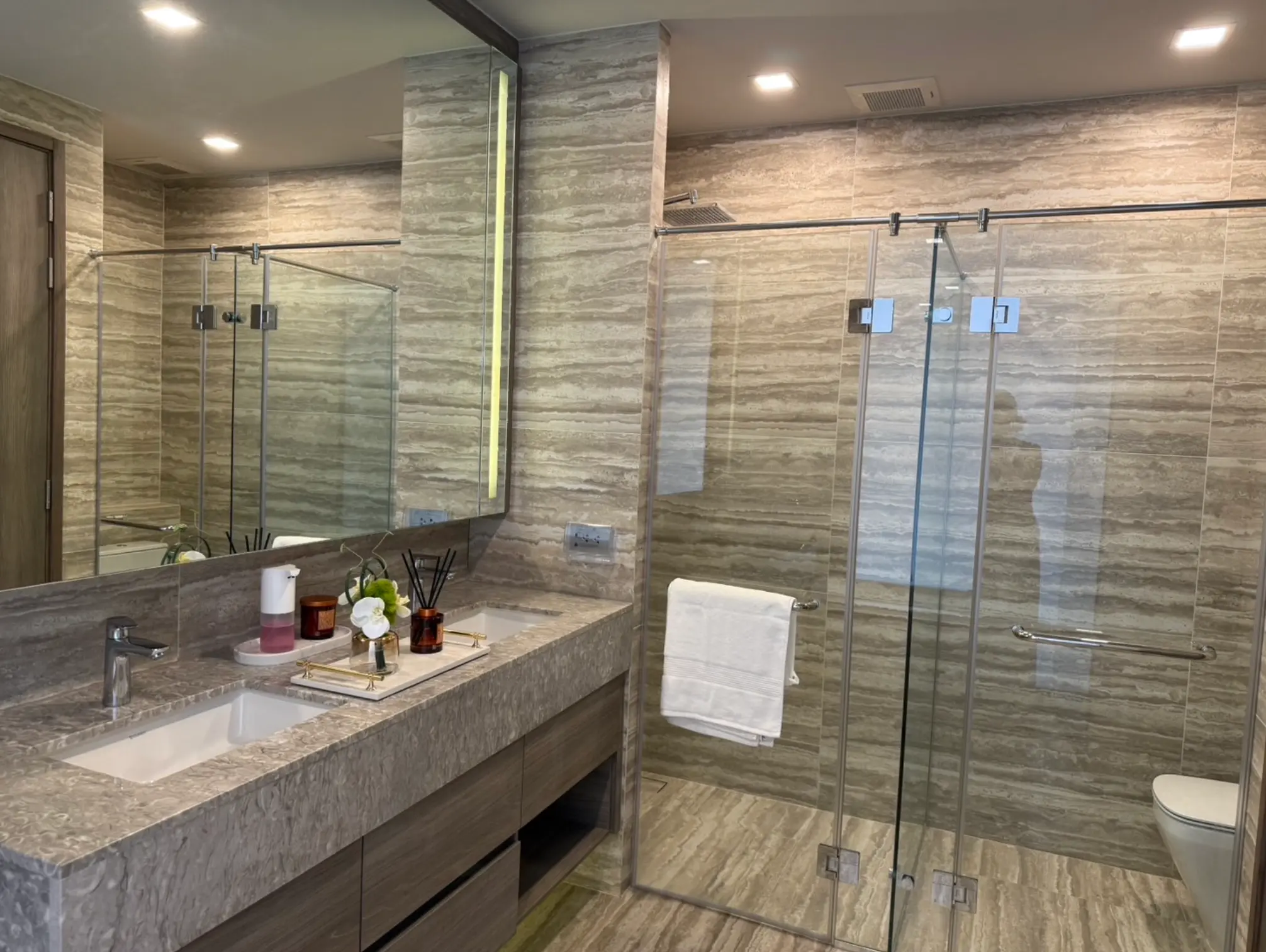 2 Bed/ 2 Bath Celes Asoke