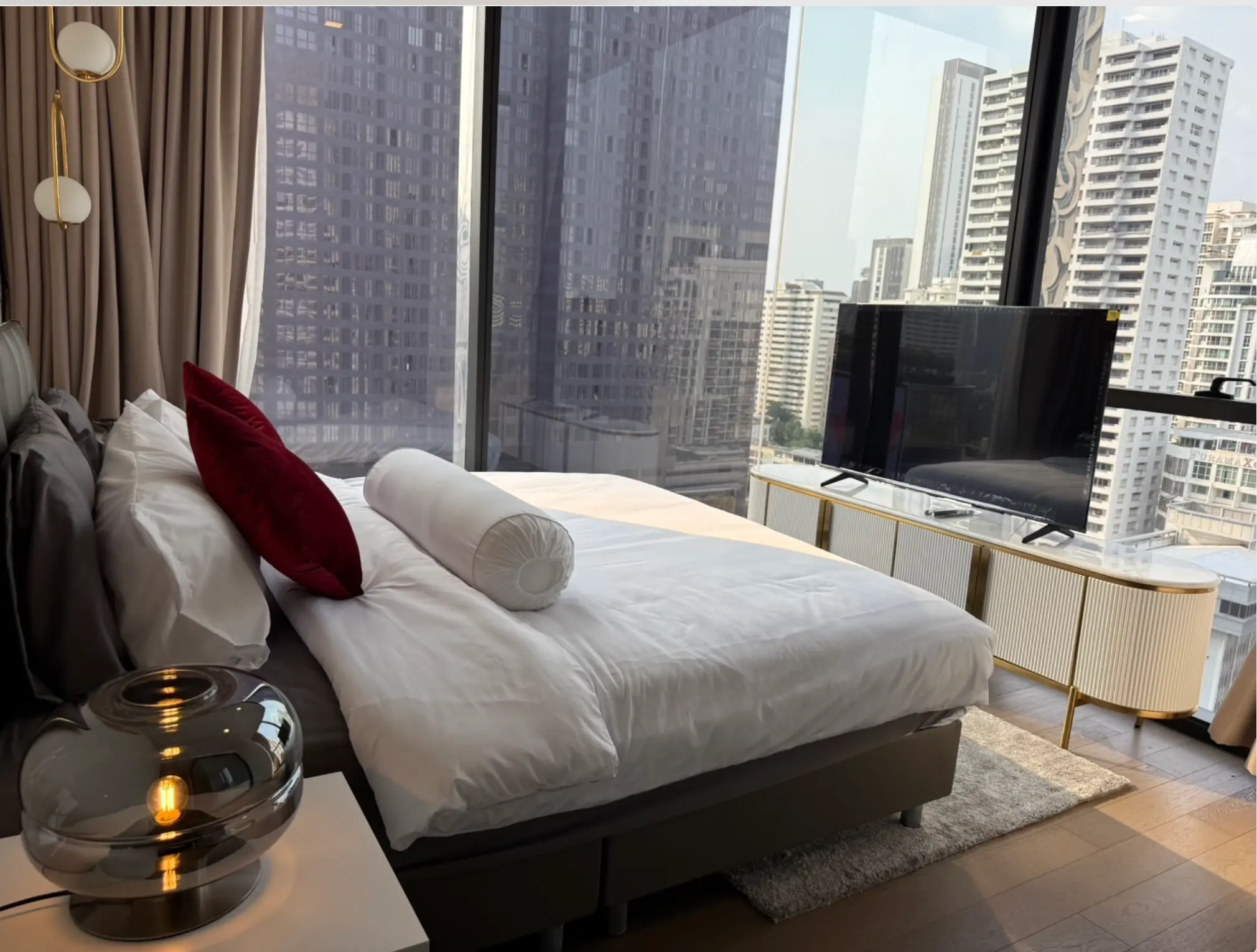 2 Bed/ 2 Bath Celes Asoke