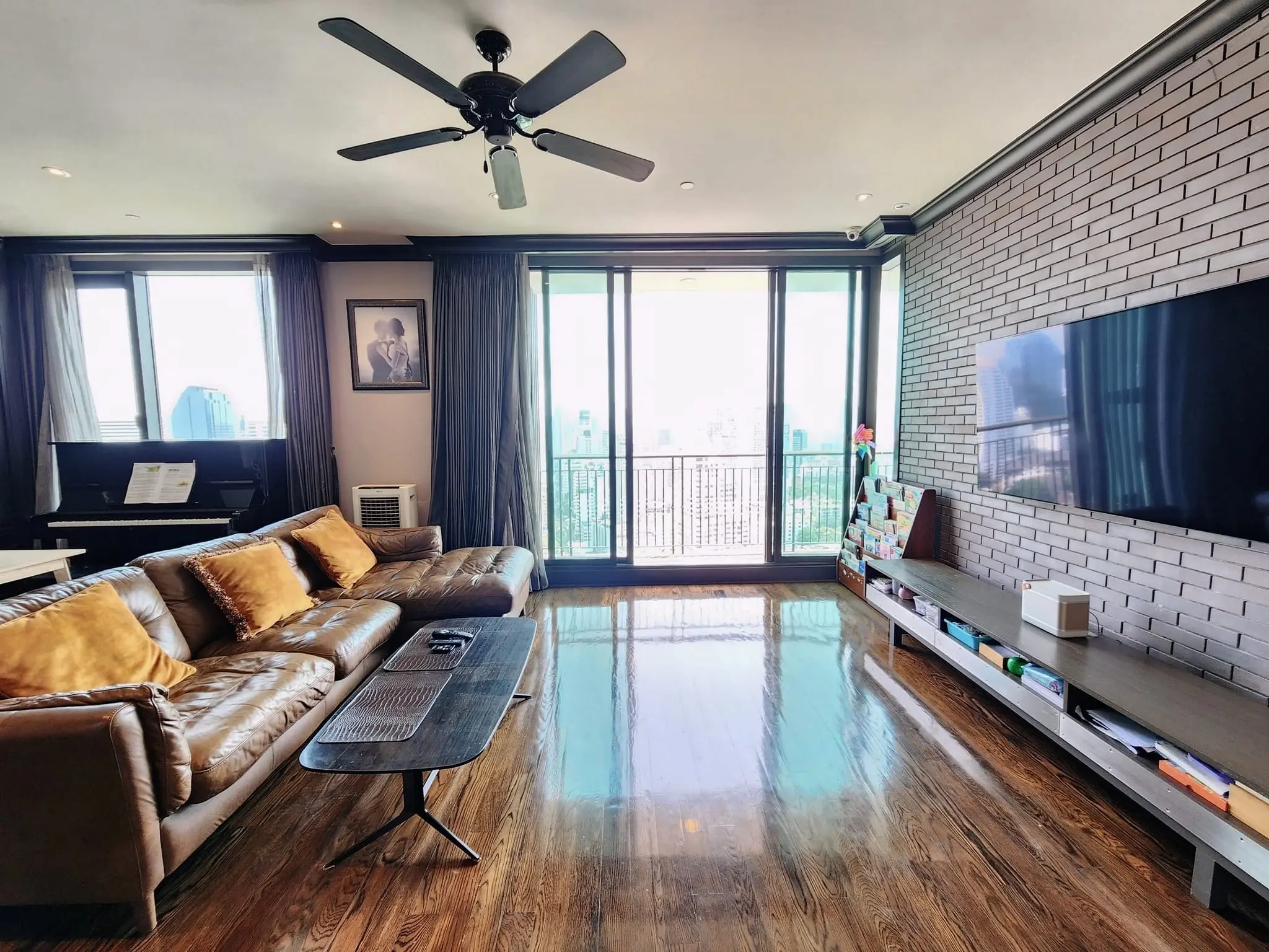 2 Bed/ 3 Bath Aguston Sukhumvit 22