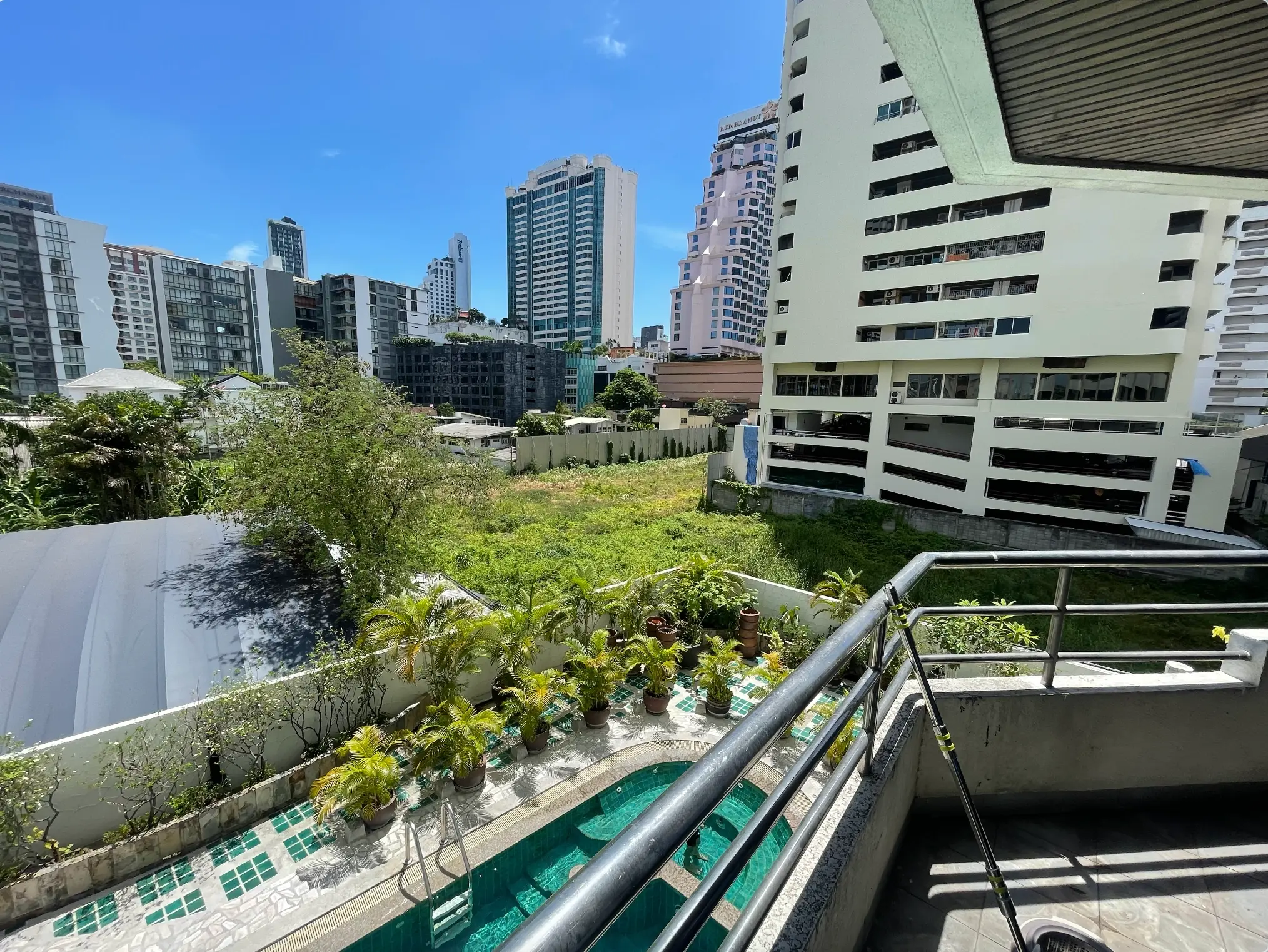 2 Bed/2 Bath Lake Avenue 