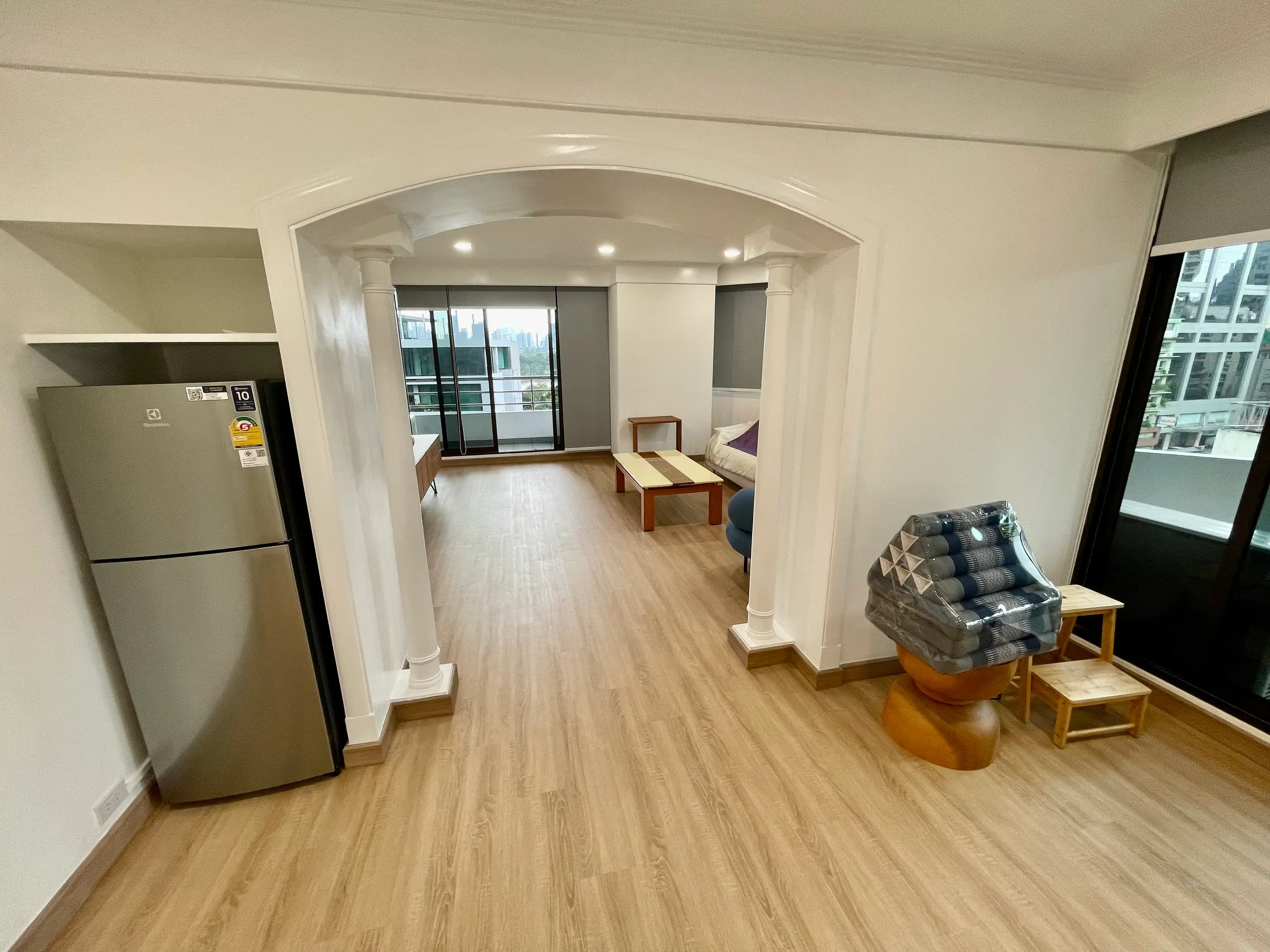1 Bed/ 2 Bath Lake Avenue 