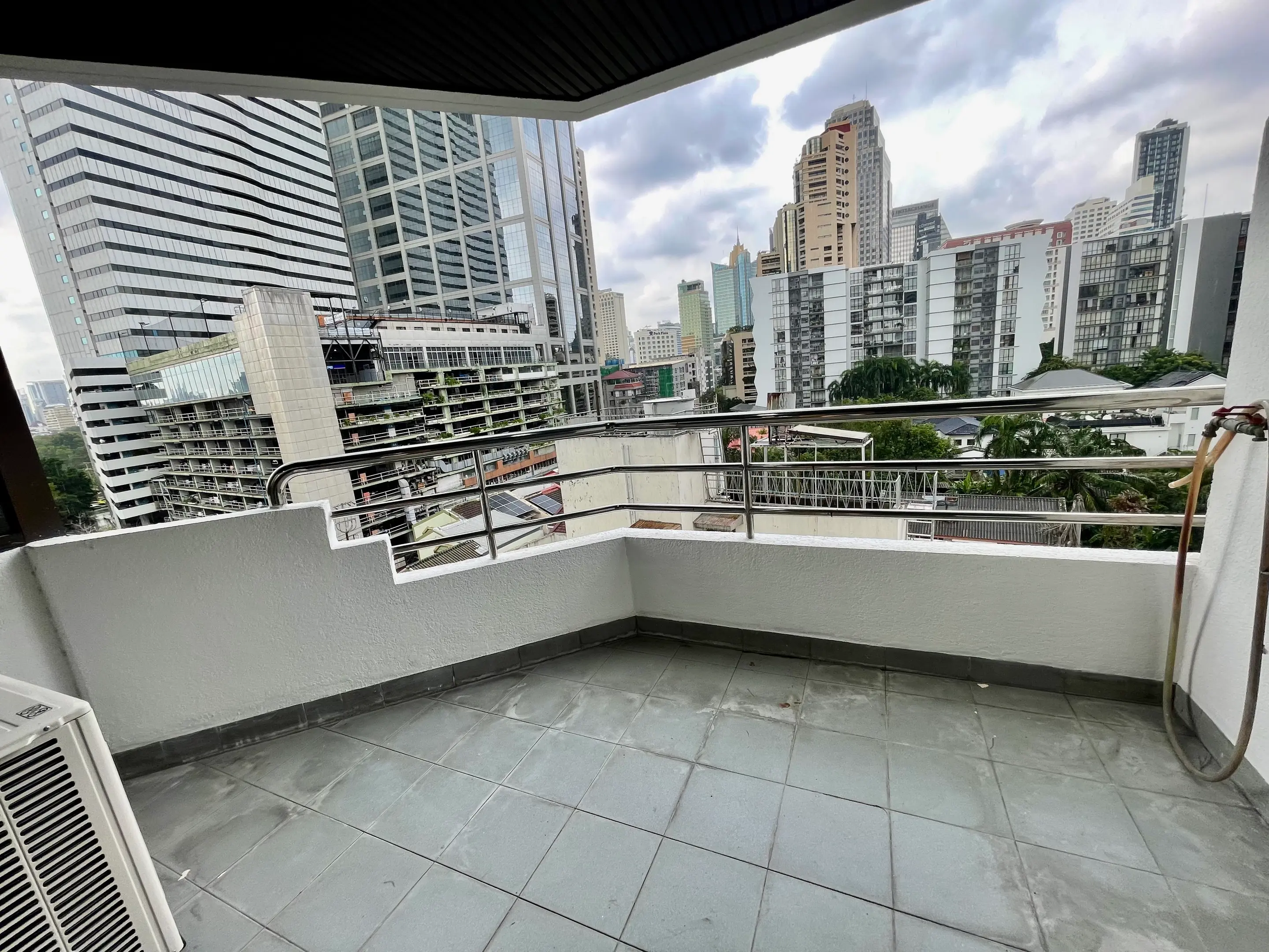 1 Bed/ 2 Bath Lake Avenue 