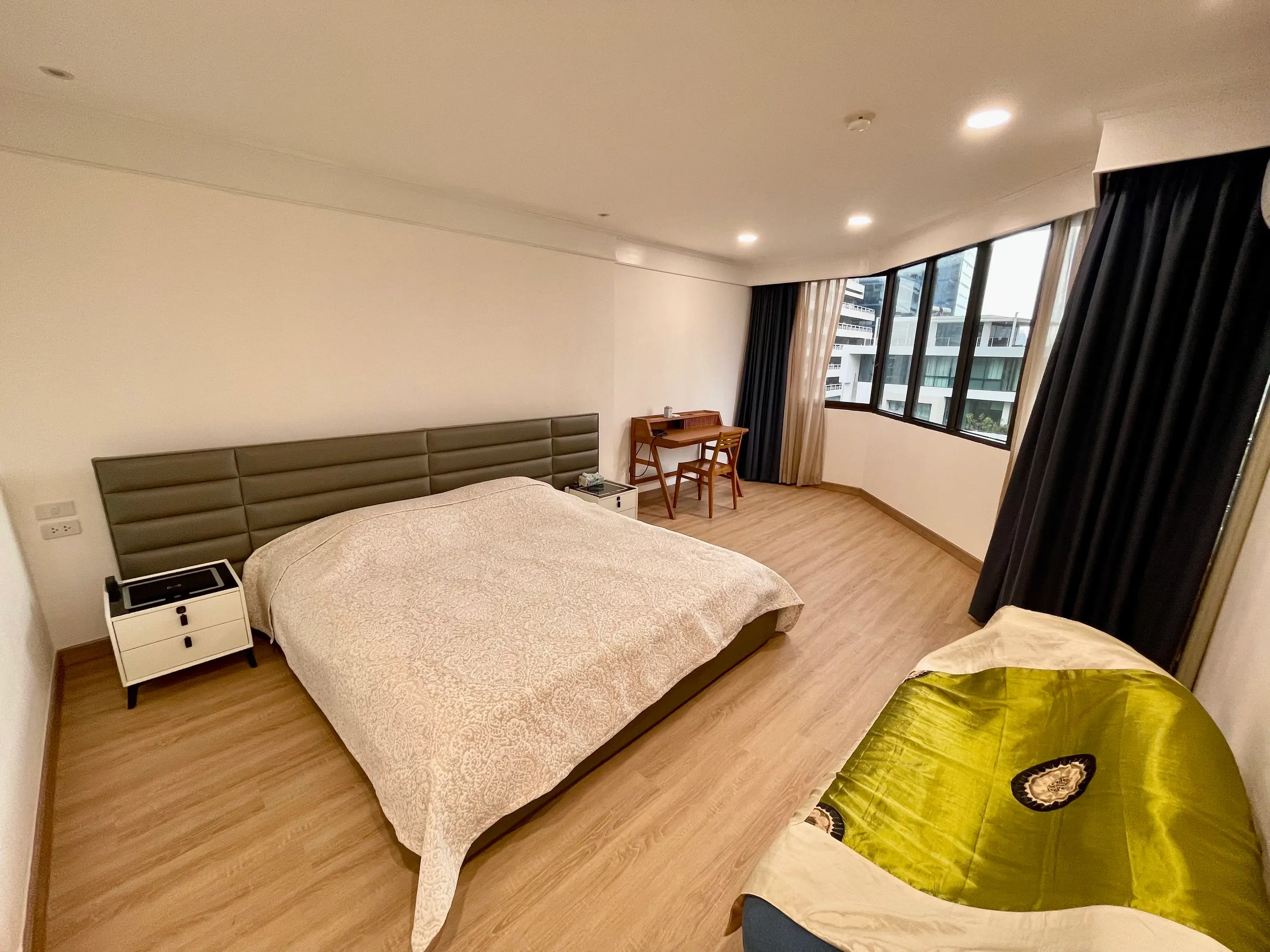 1 Bed/ 2 Bath Lake Avenue 