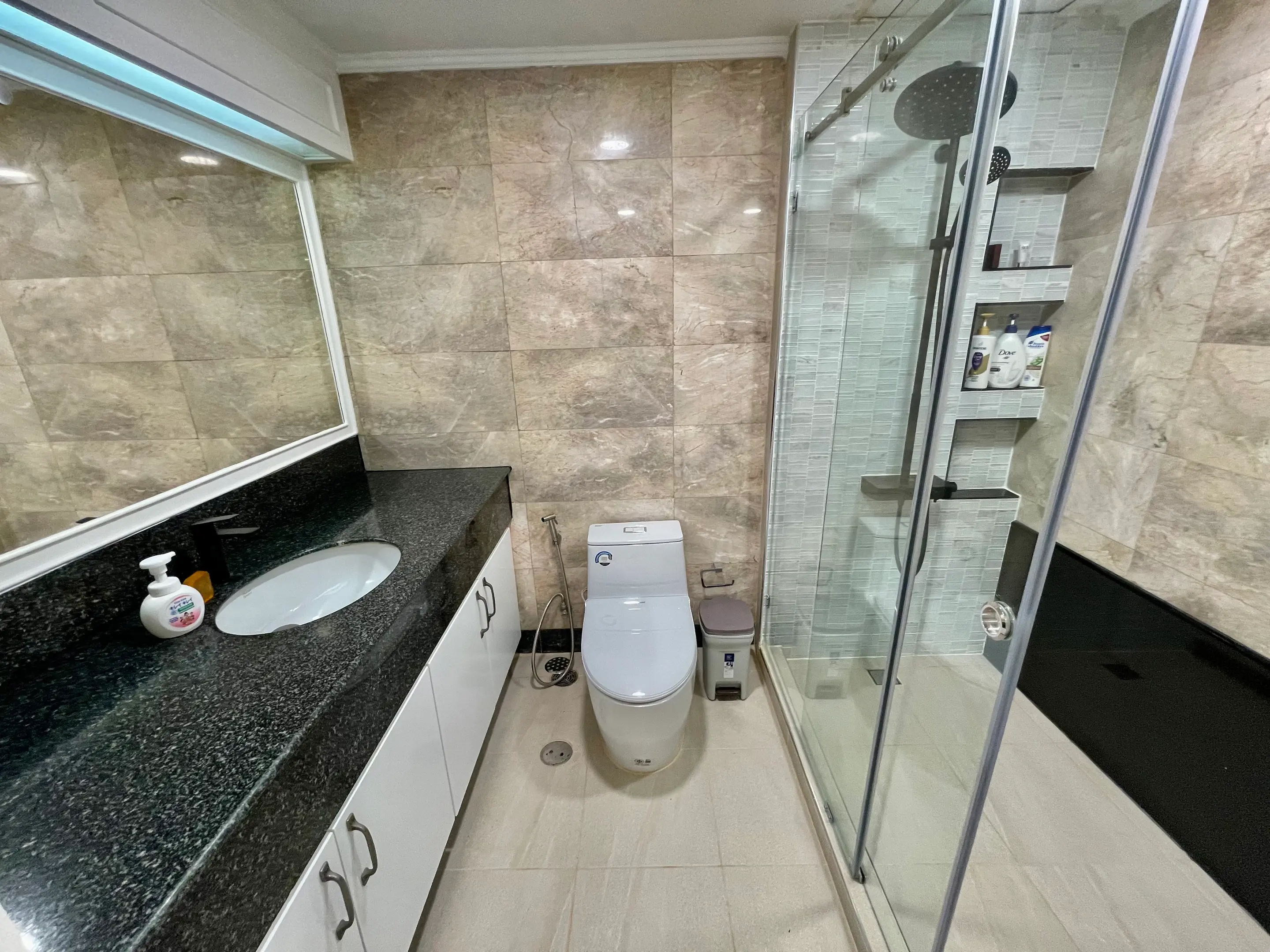 1 Bed/ 2 Bath Lake Avenue 