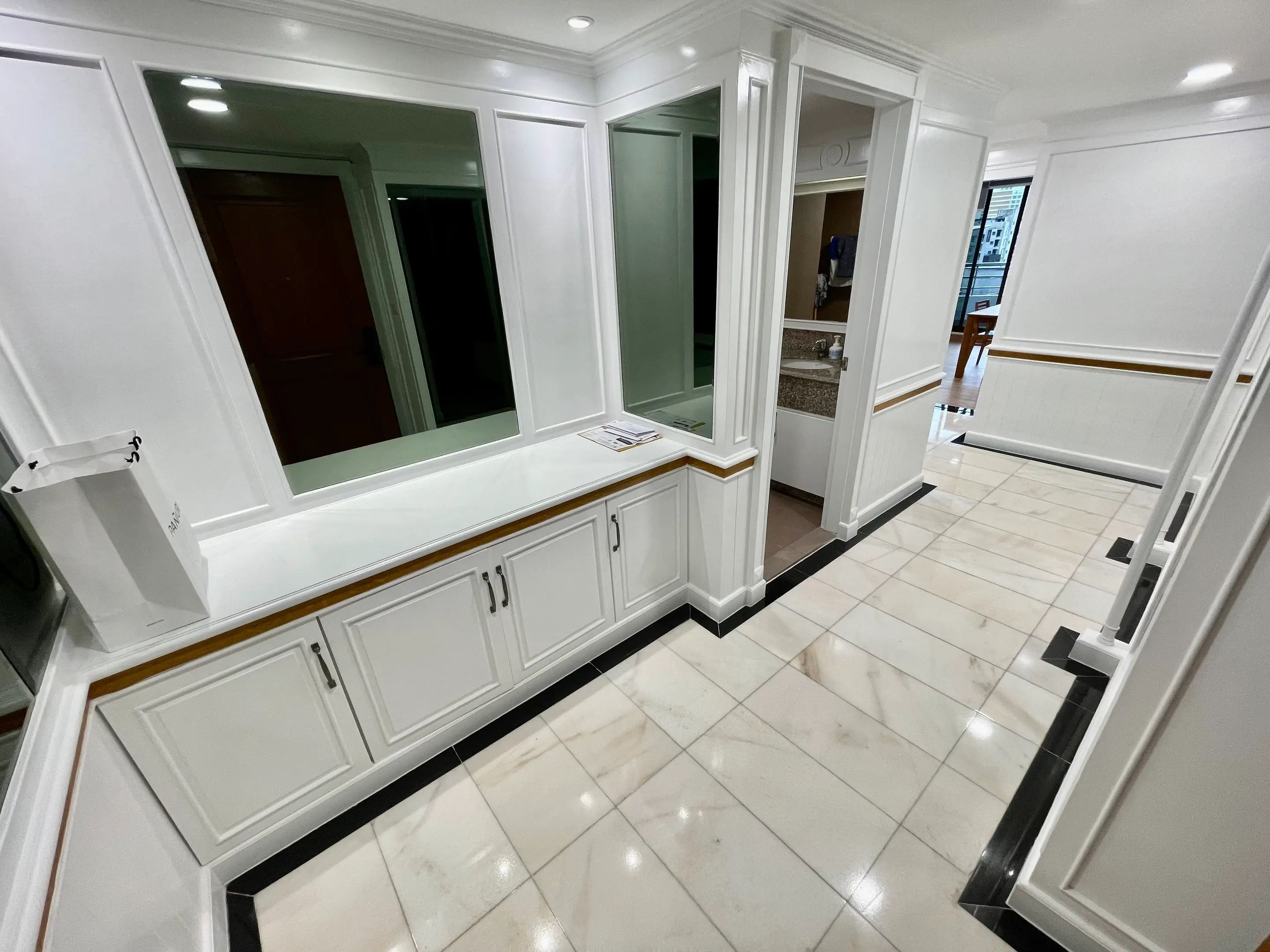 1 Bed/ 2 Bath Lake Avenue 