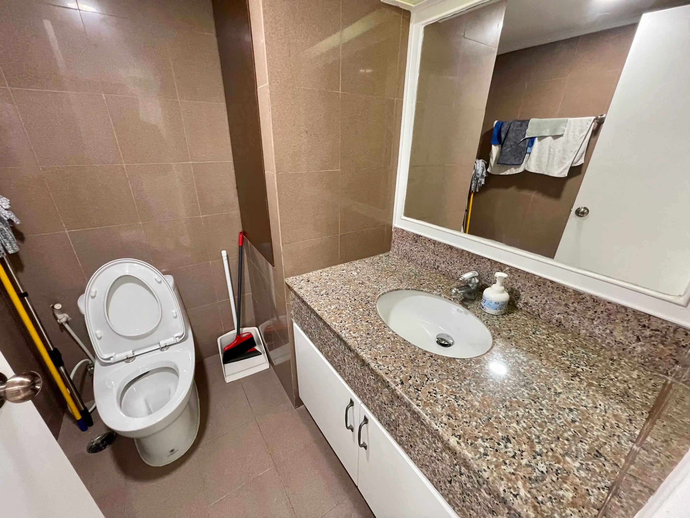 1 Bed/ 2 Bath Lake Avenue 