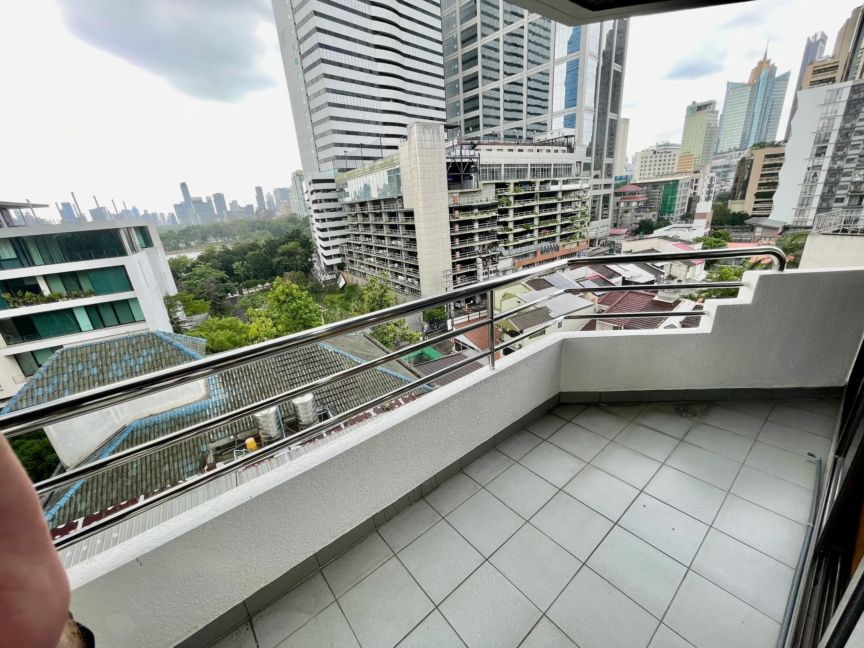 1 Bed/ 2 Bath Lake Avenue 
