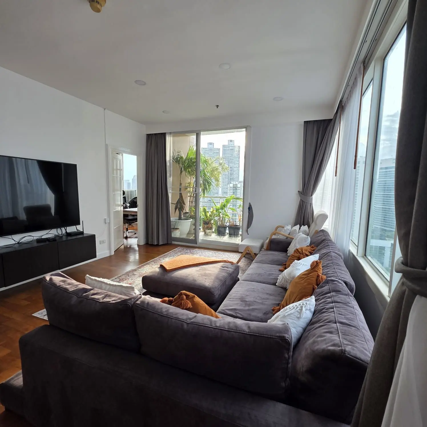 3 Bed/ 3 Bath Siri Residence Soi 24