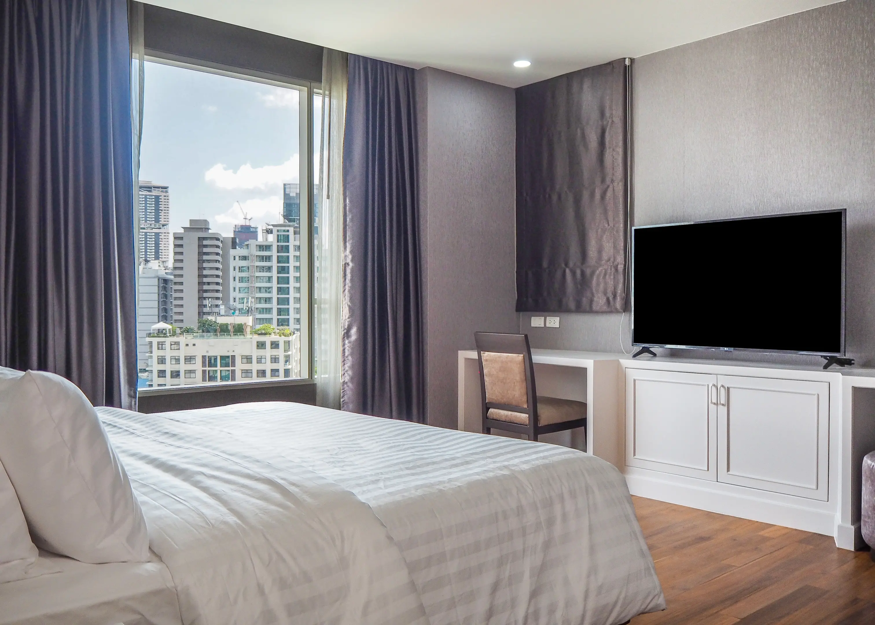 3 Bed/ 4 Bath Wilshire Condominium