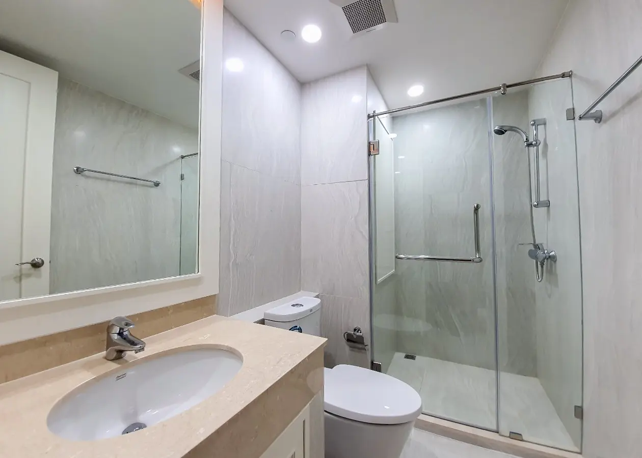 3 Bed/ 4 Bath Wilshire Condominium