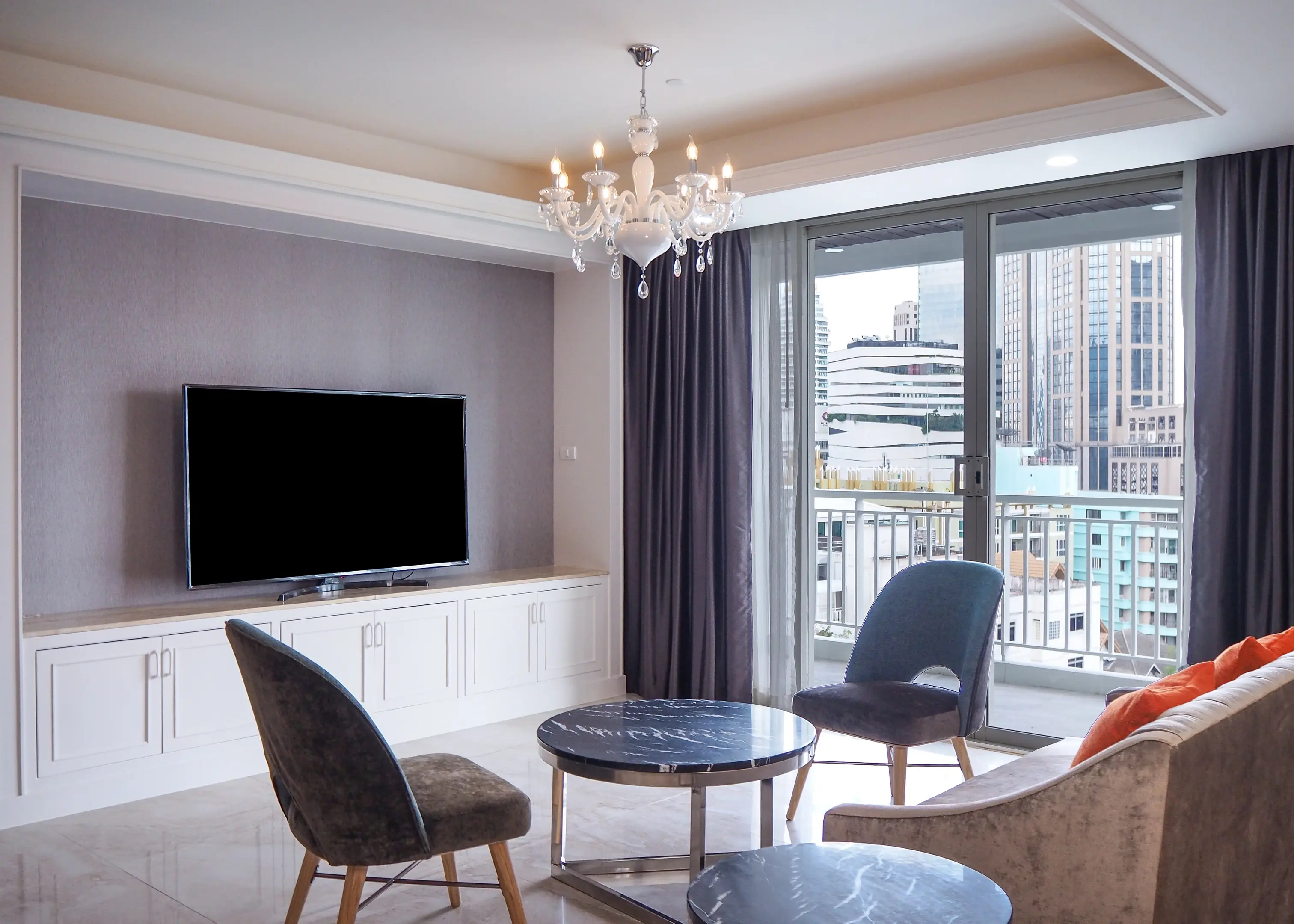 3 Bed/ 4 Bath Wilshire Condominium