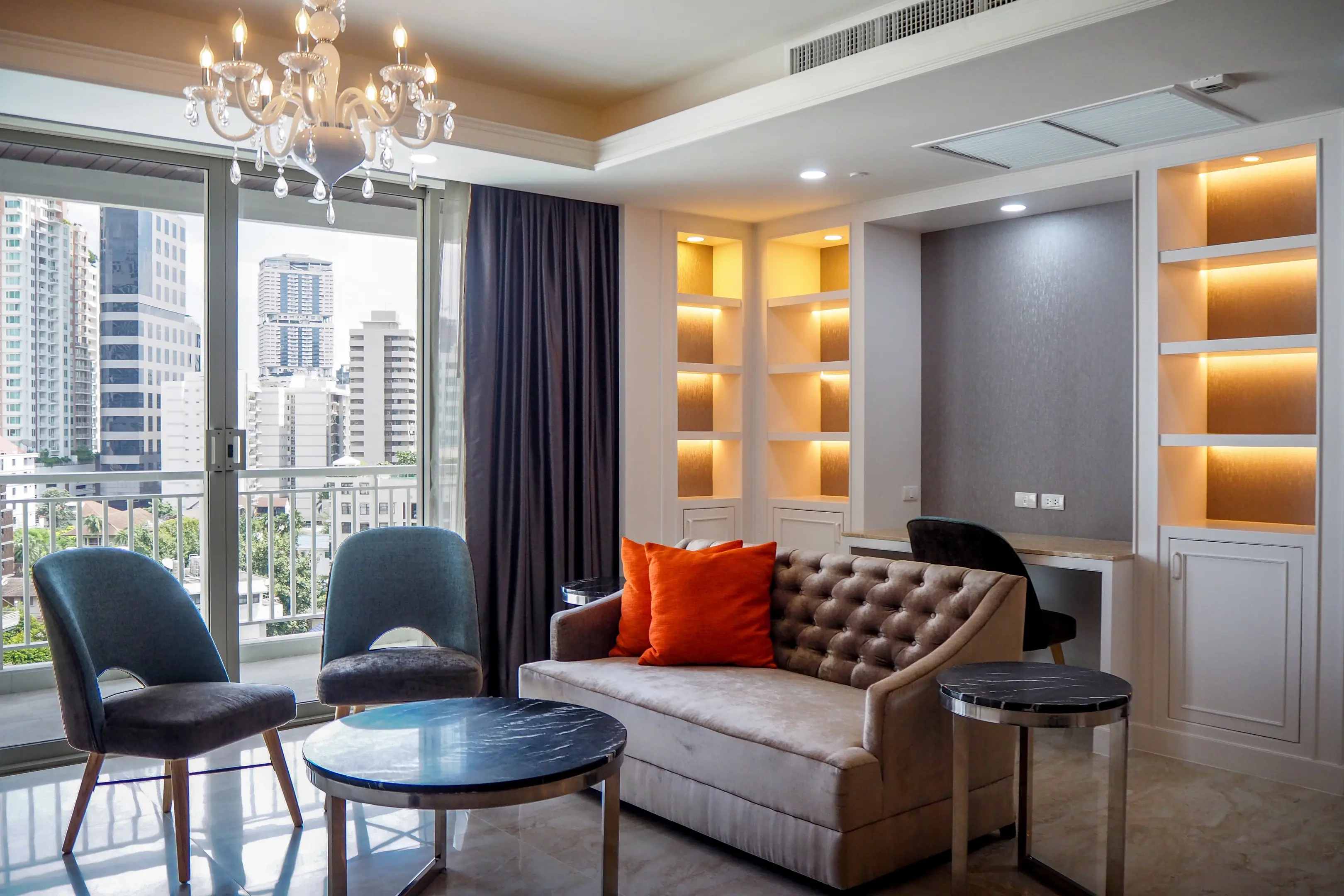 3 Bed/ 4 Bath Wilshire Condominium