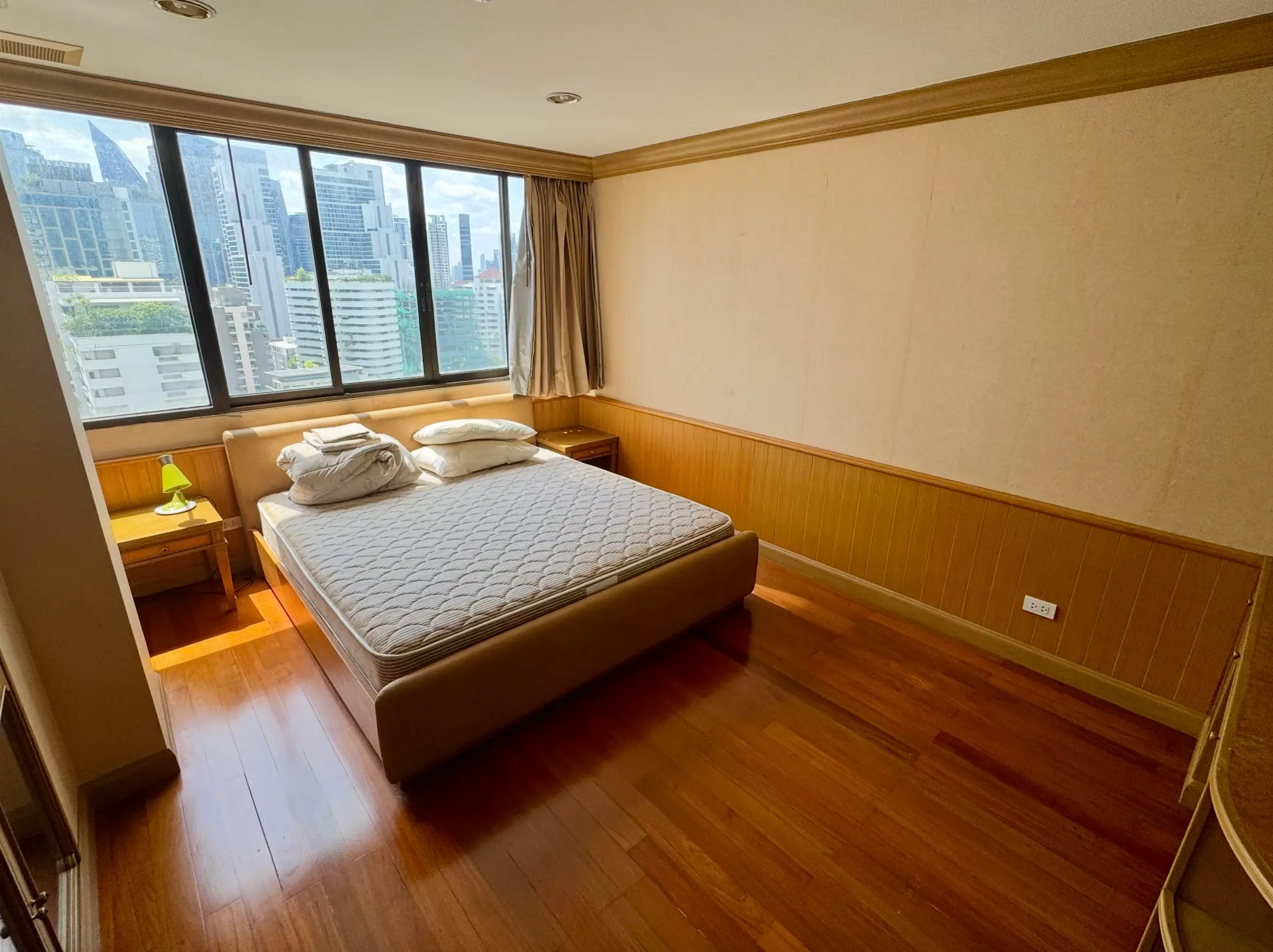 2 Bed/ 2 Bath Lake Avenue 