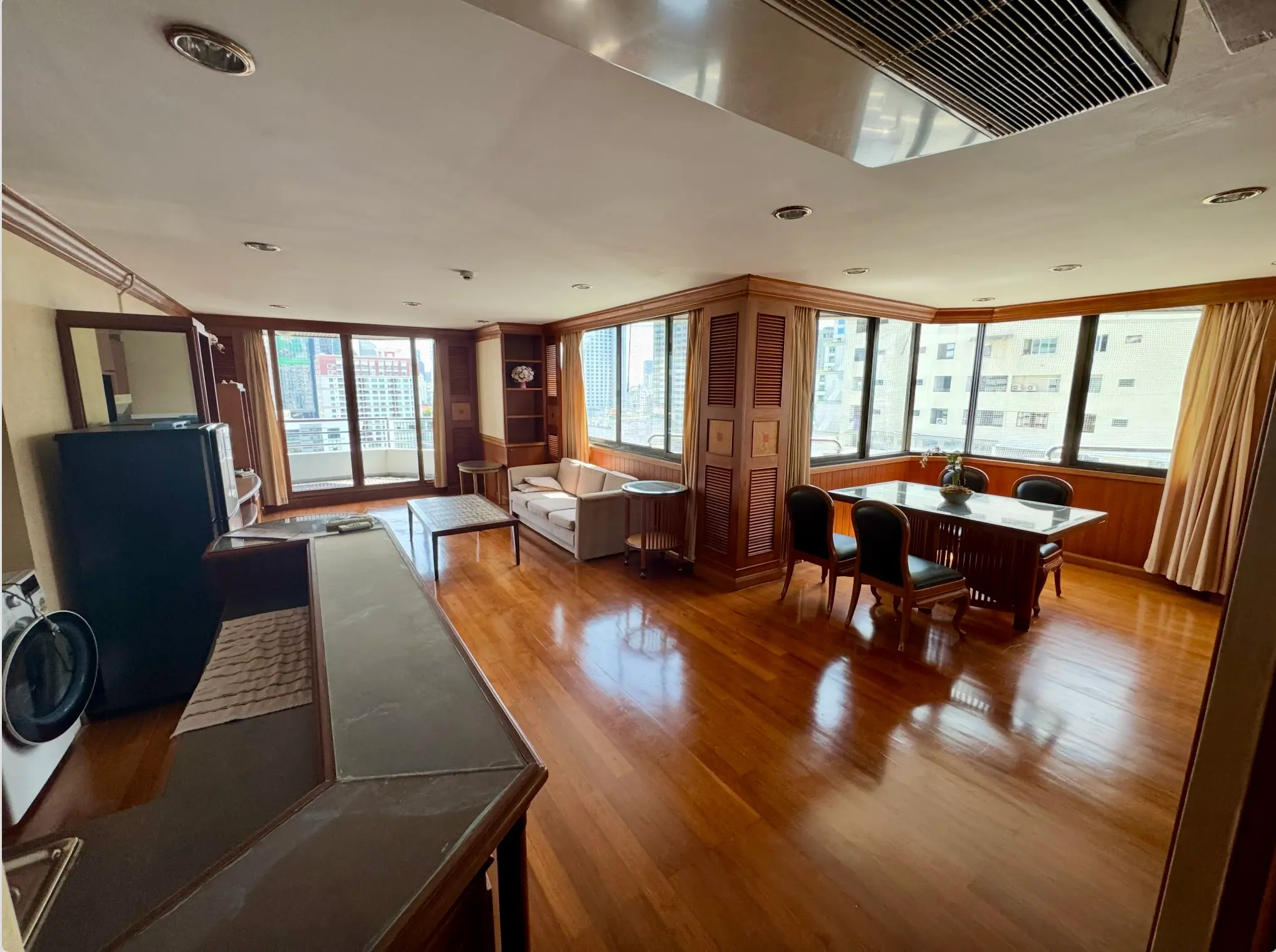 2 Bed/ 2 Bath Lake Avenue 
