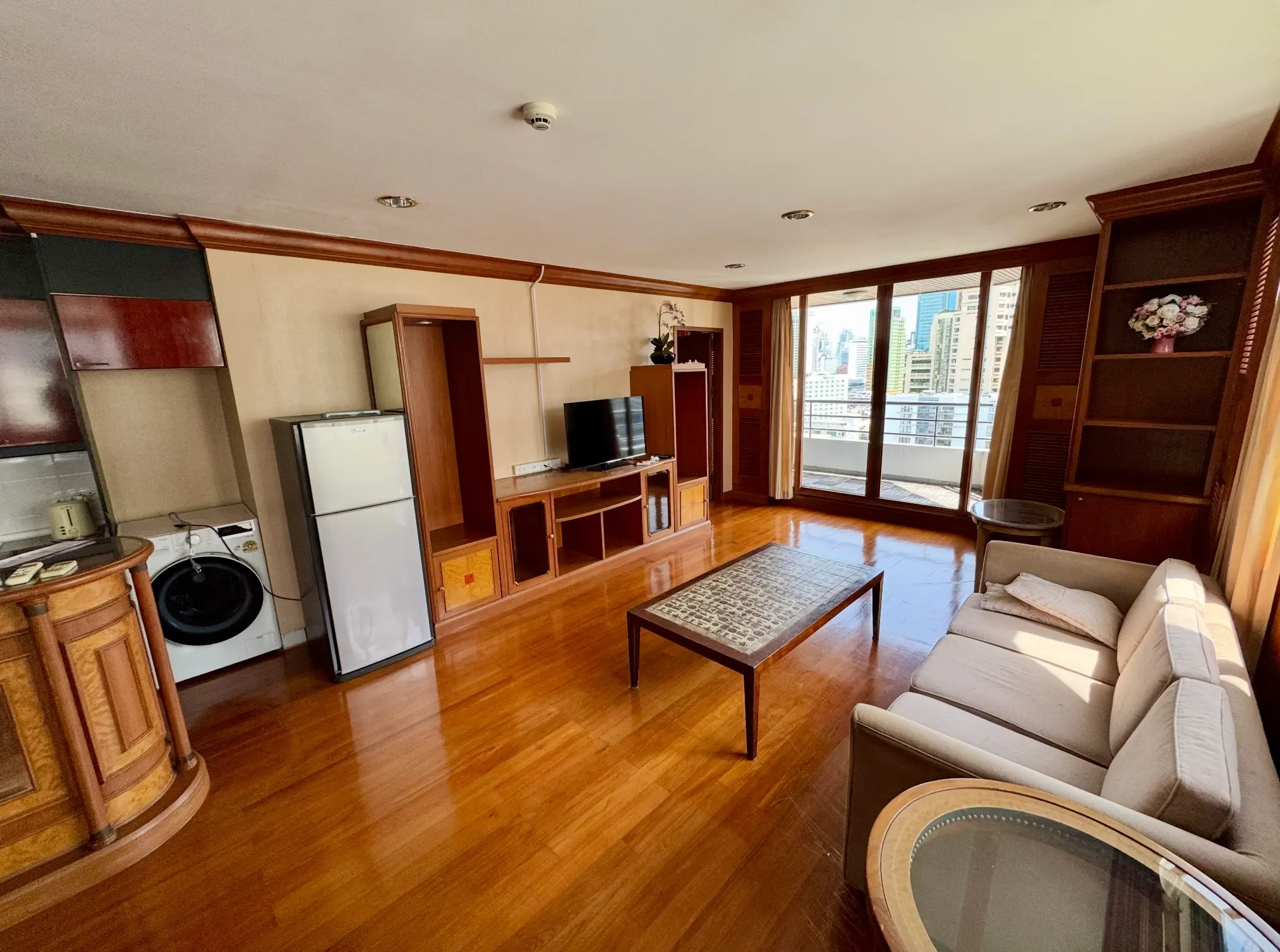 2 Bed/ 2 Bath Lake Avenue 