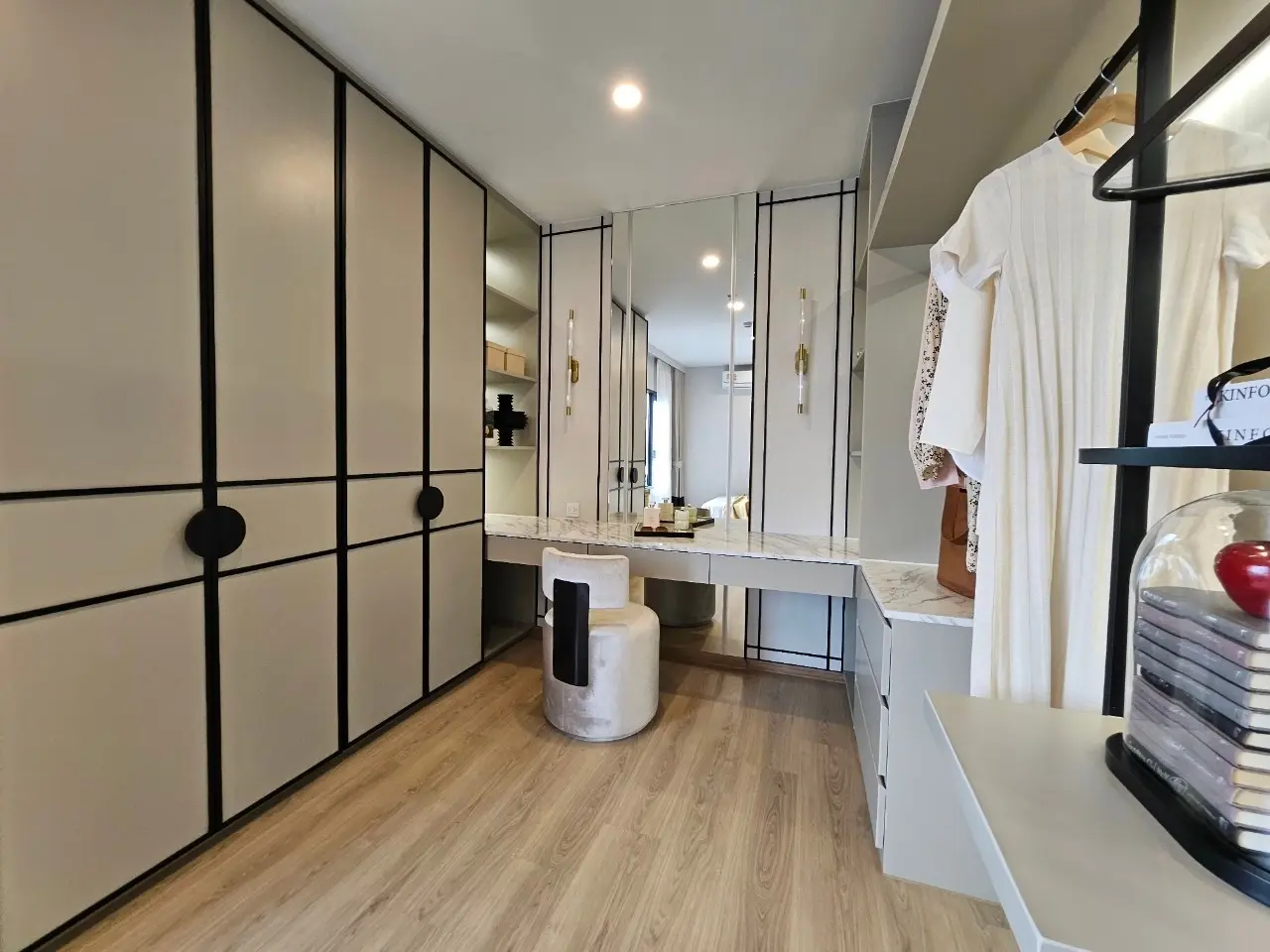 2 Bed/ 2 Bath  Life Rama 4 – Asoke 