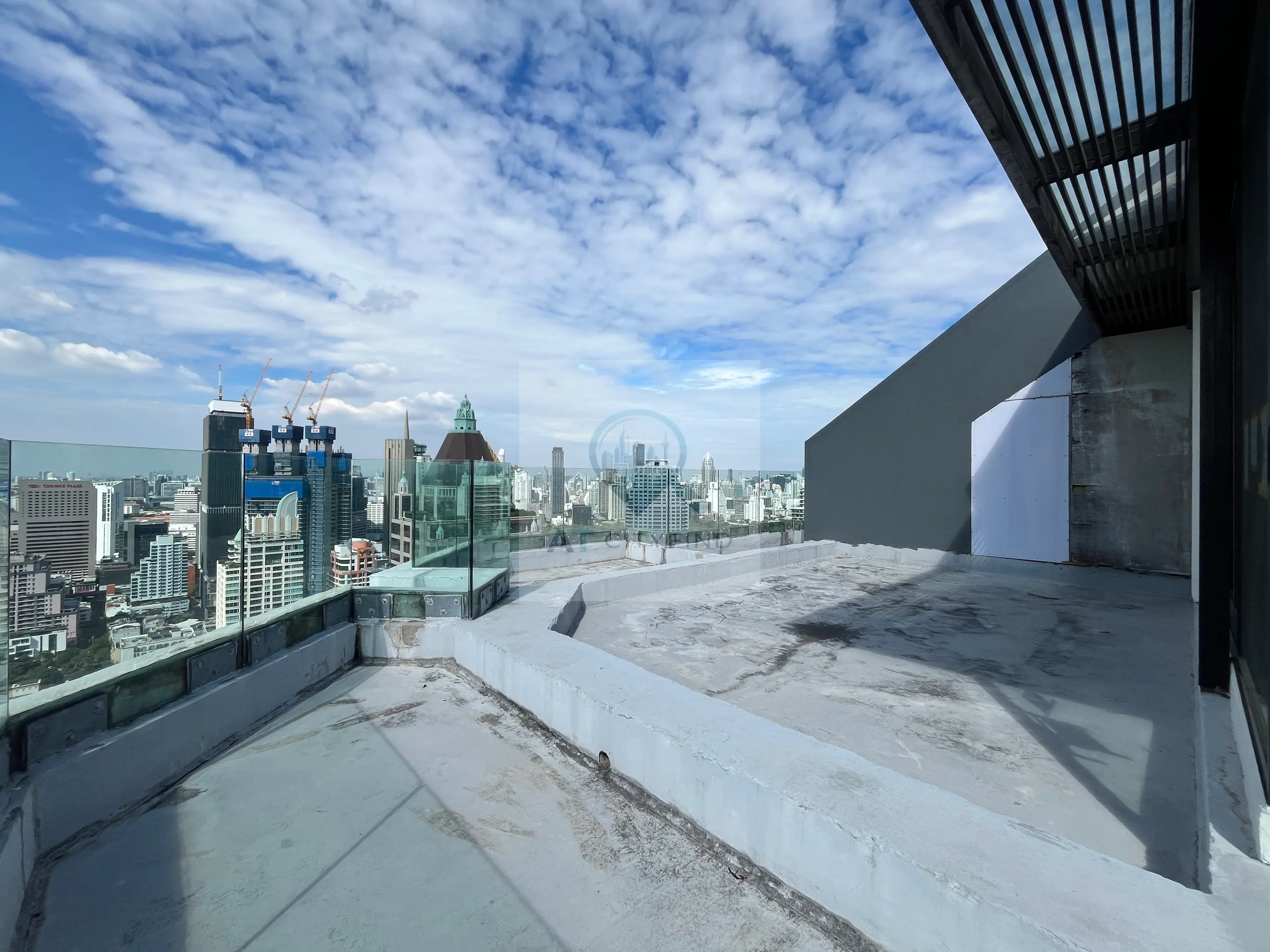 Bare-Shell Penthouse Sathorn Gardens 