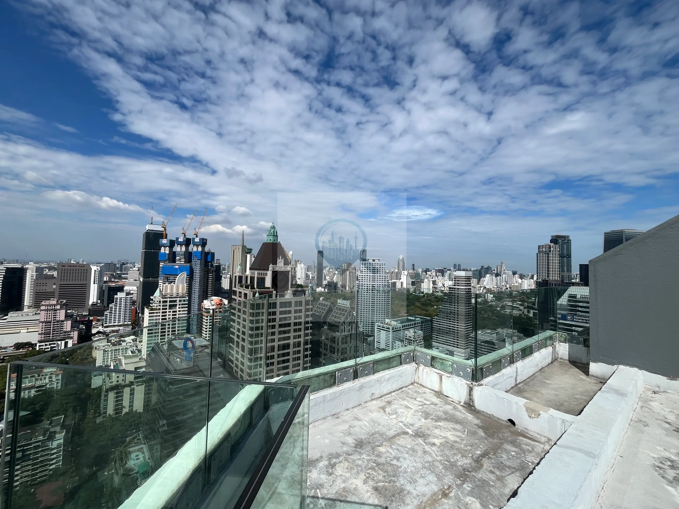Bare-Shell Penthouse Sathorn Gardens 