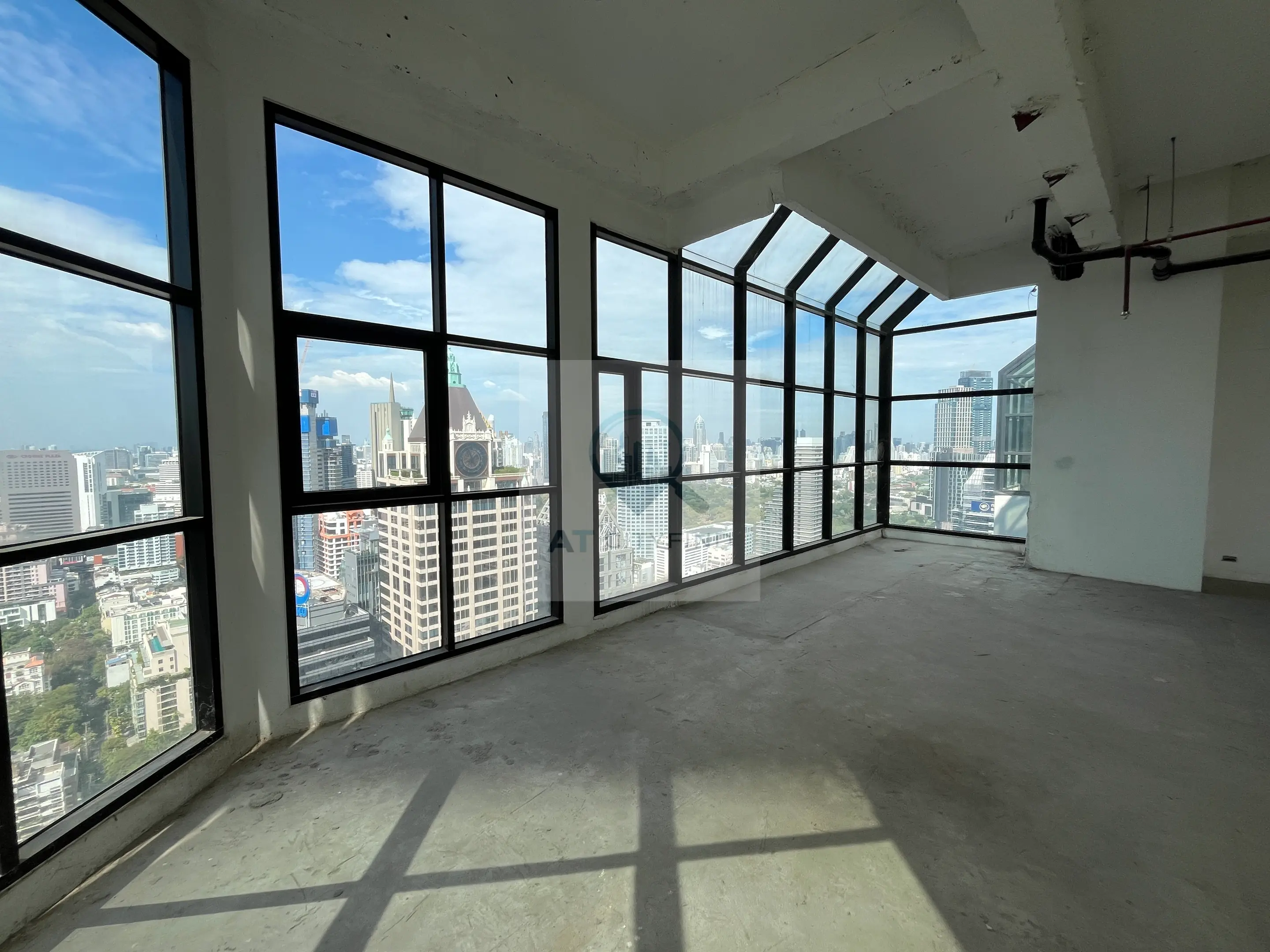 Bare-Shell Penthouse Sathorn Gardens 