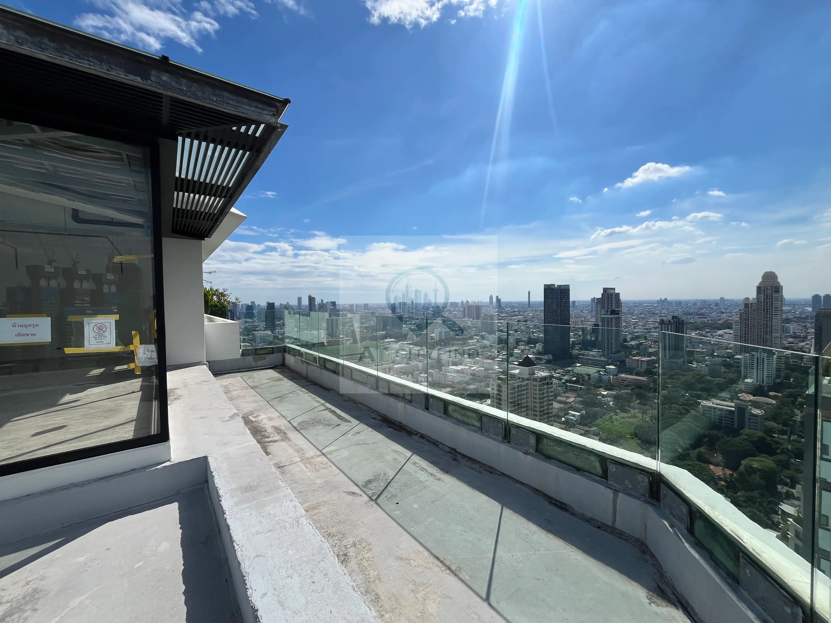 Bare-Shell Penthouse Sathorn Gardens 