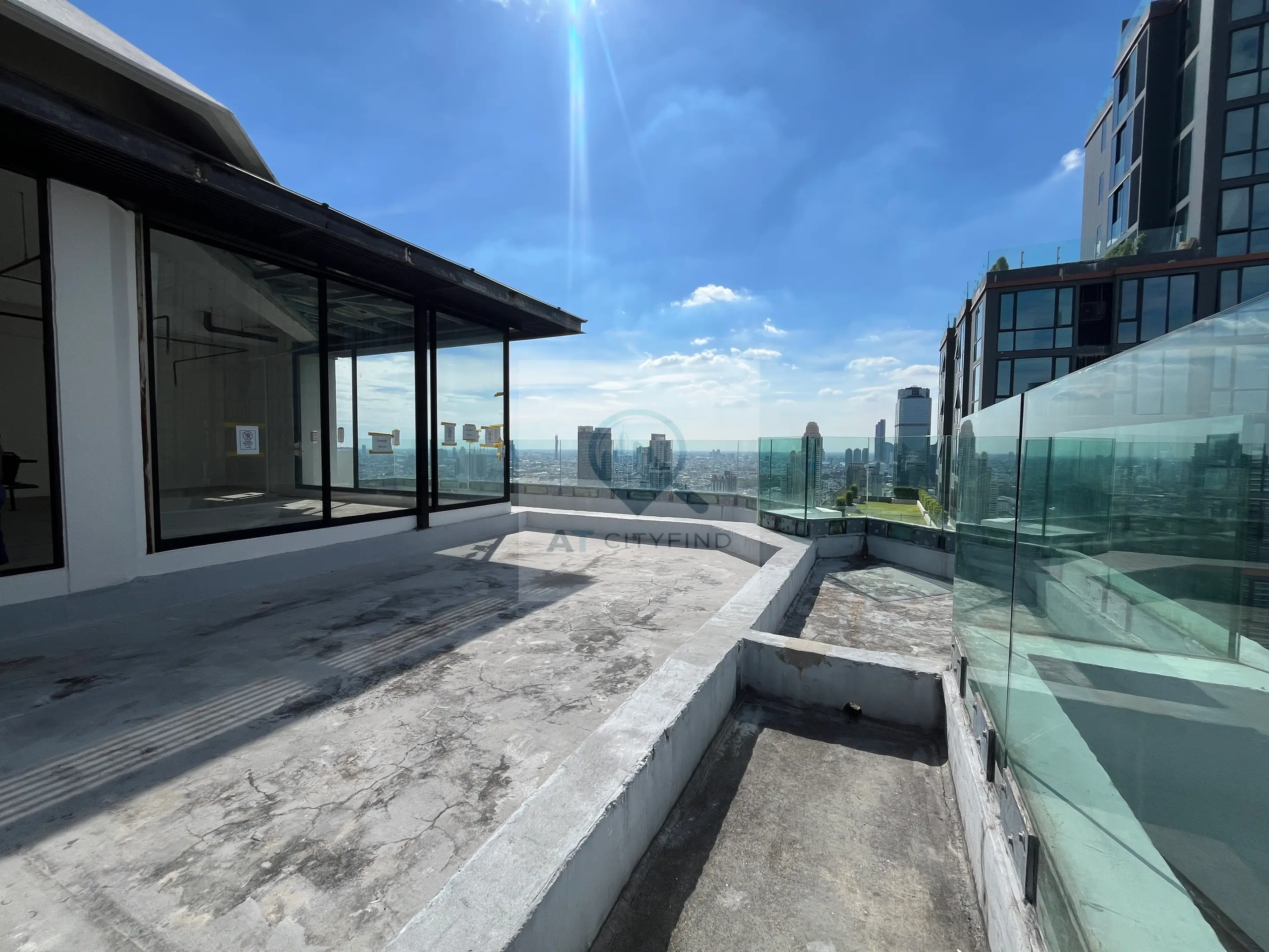 Bare-Shell Penthouse Sathorn Gardens 