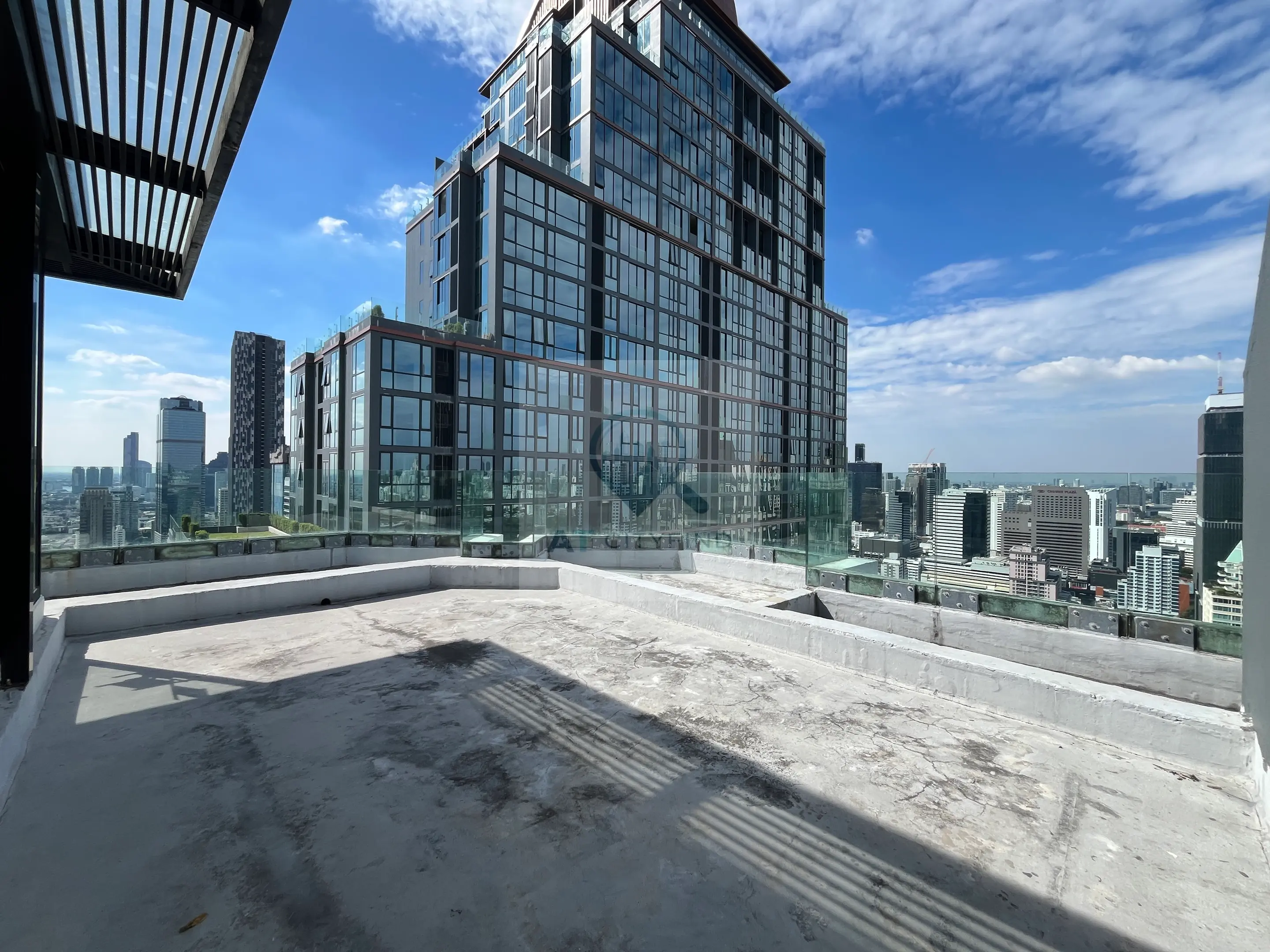 Bare-Shell Penthouse Sathorn Gardens 