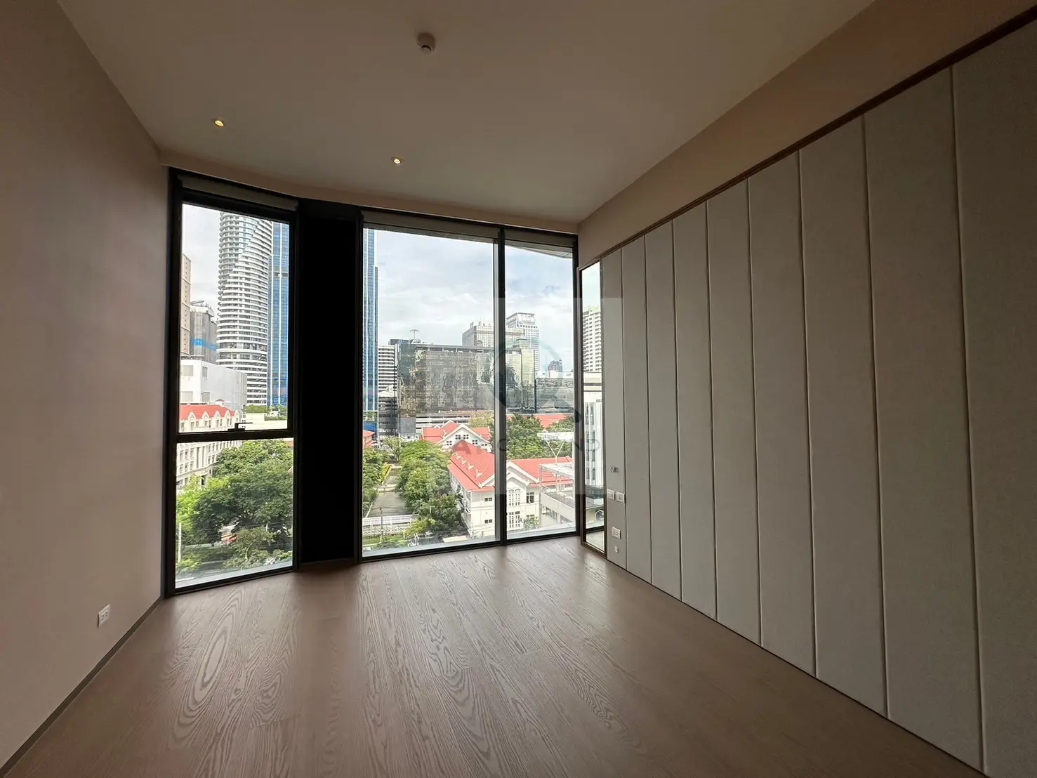 1 Bed/ 2 Bath SCOPE Langsuan