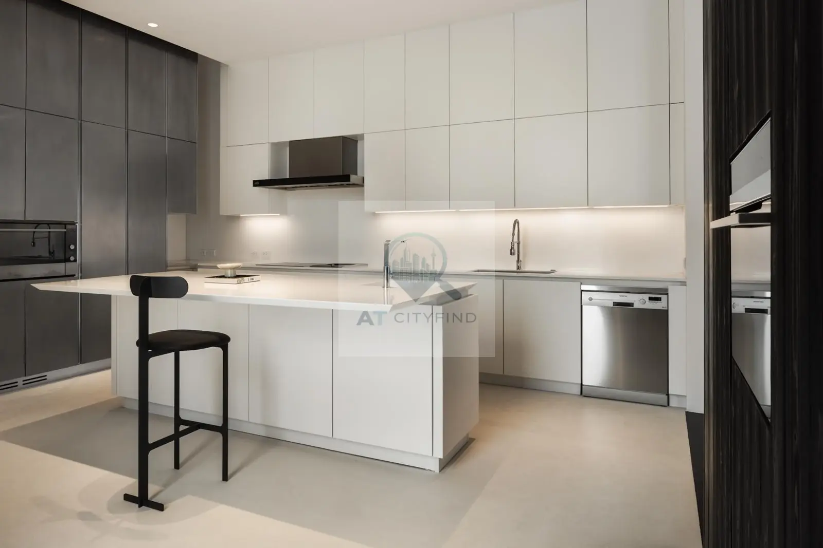 4 Bed/ 4 Bath Penthouse Diplomat 39