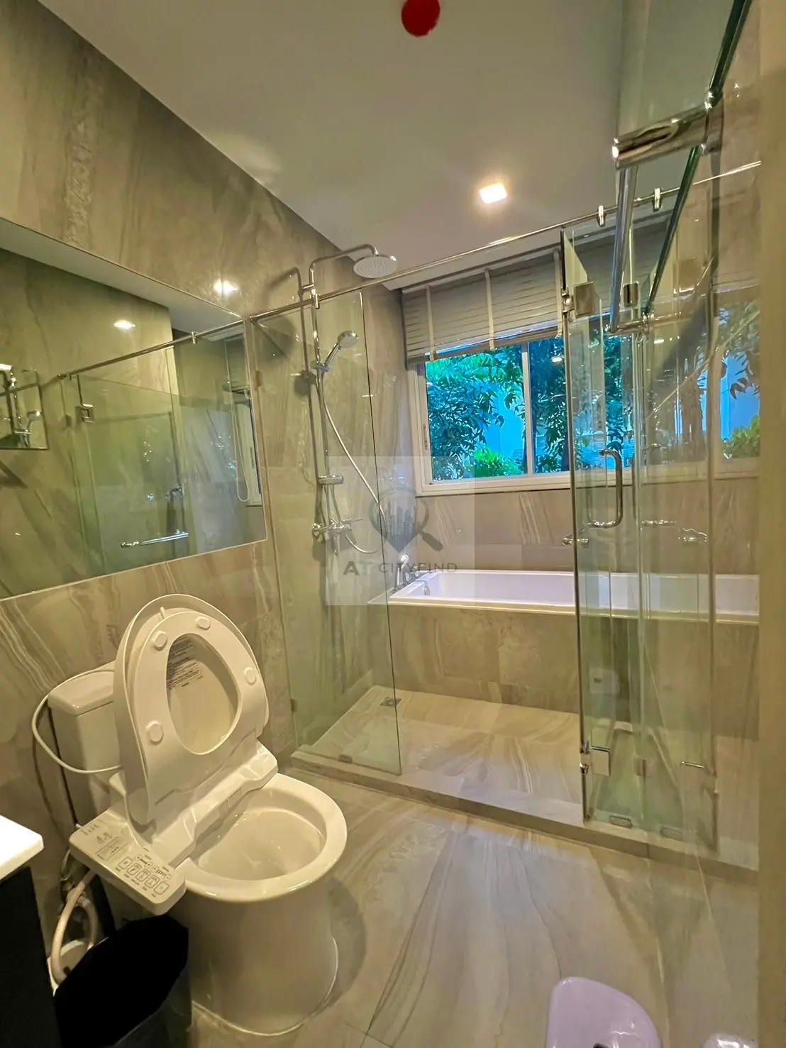 2 Bedrooms/ 2 Bathrooms Q Prasarnmit – Sukhumvit 31 