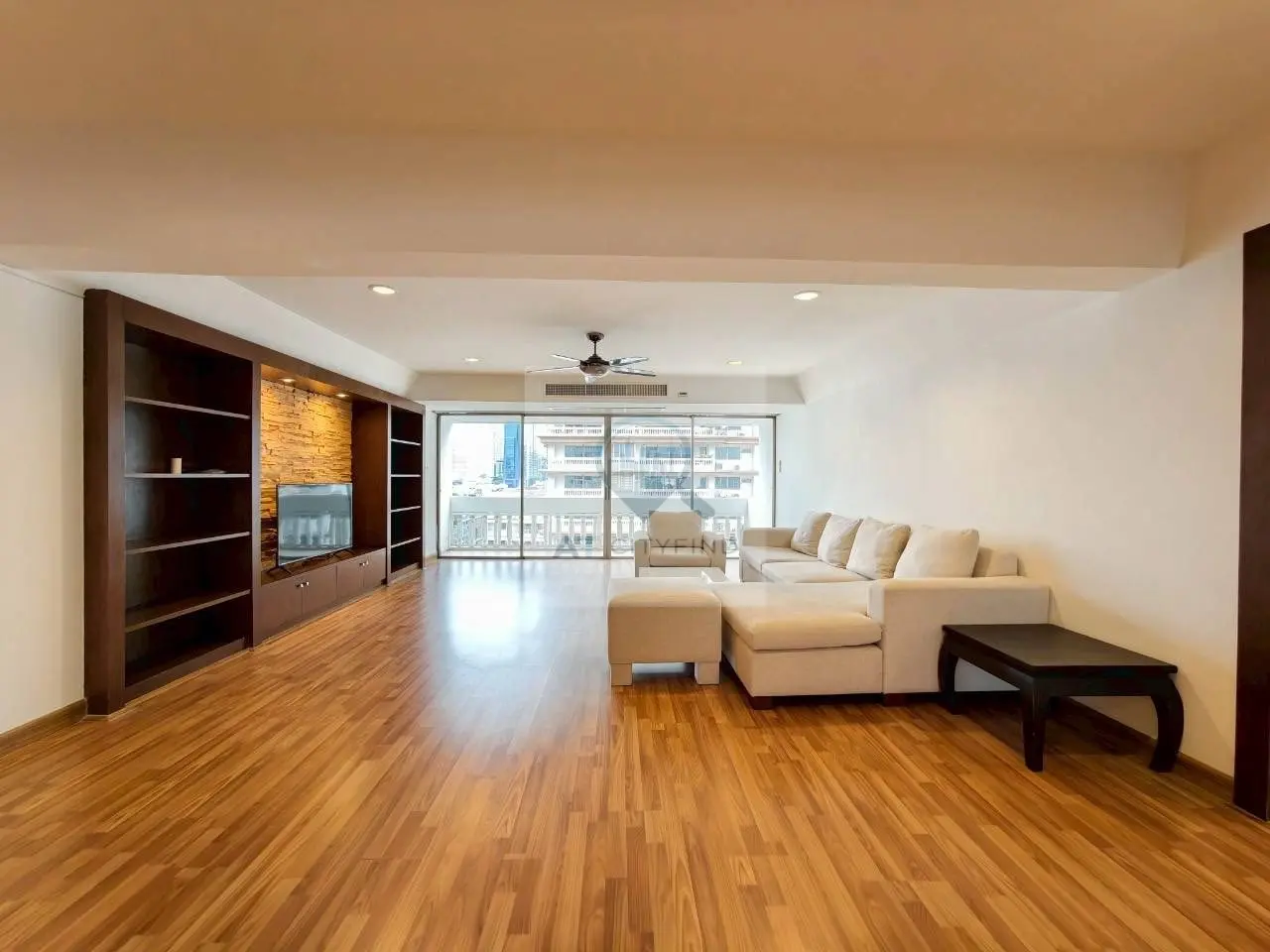 3 Bed/ 4 Bath Pet friendly Apartment Prem Mansion