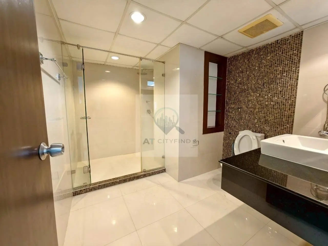 3 Bed/ 4 Bath Pet friendly Apartment Prem Mansion