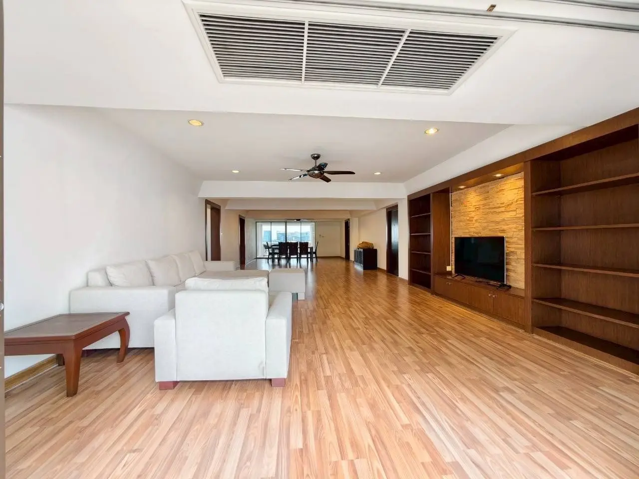 3 Bed/ 4 Bath Pet friendly Apartment Prem Mansion