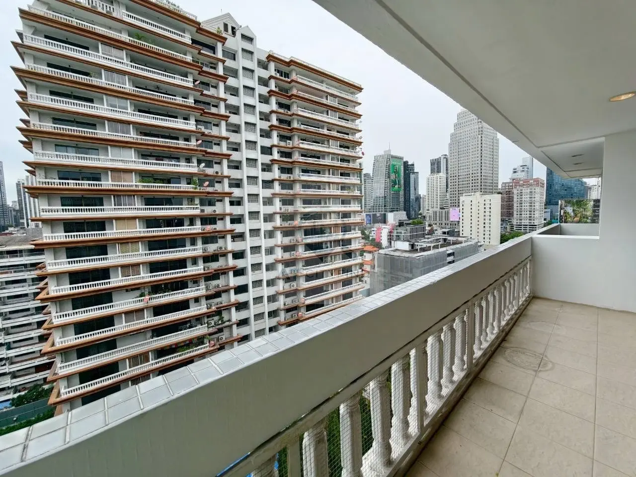 3 Bed/ 4 Bath Pet friendly Apartment Prem Mansion