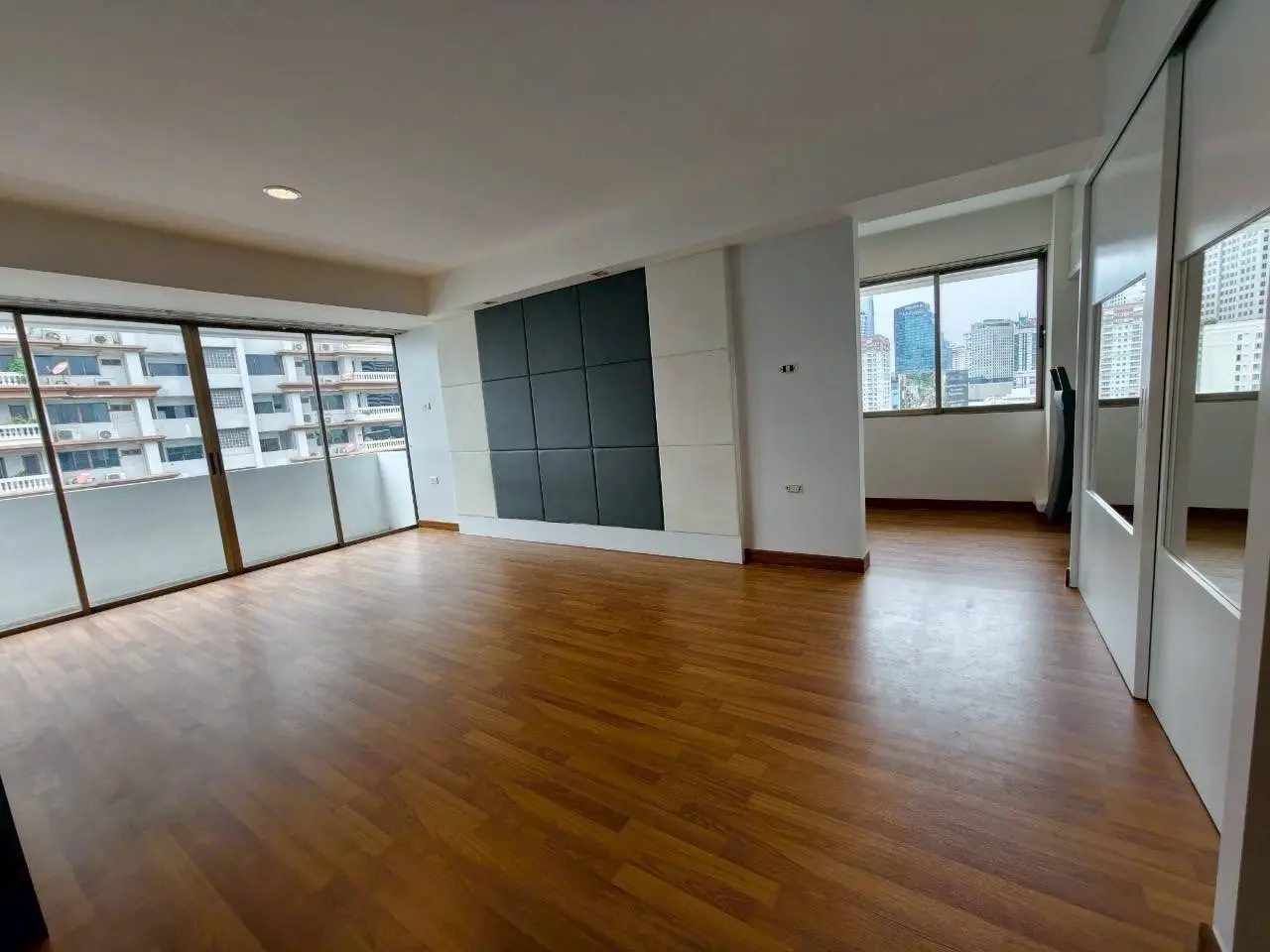 3 Bed/ 4 Bath Pet friendly Apartment Prem Mansion