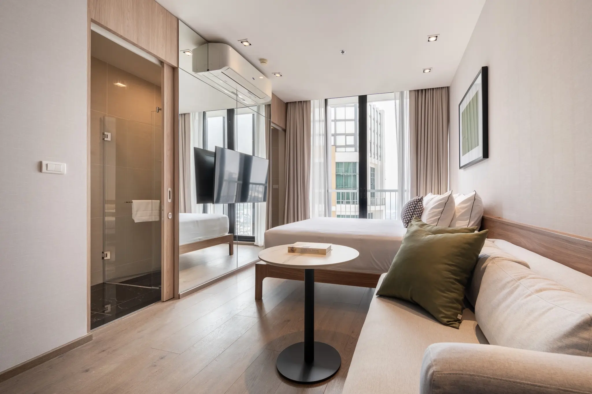 1 Bed/ 1 Bath Park Origin Phrom Phong