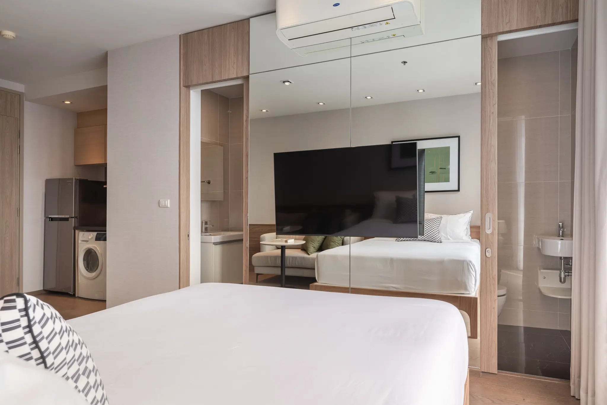 1 Bed/ 1 Bath Park Origin Phrom Phong