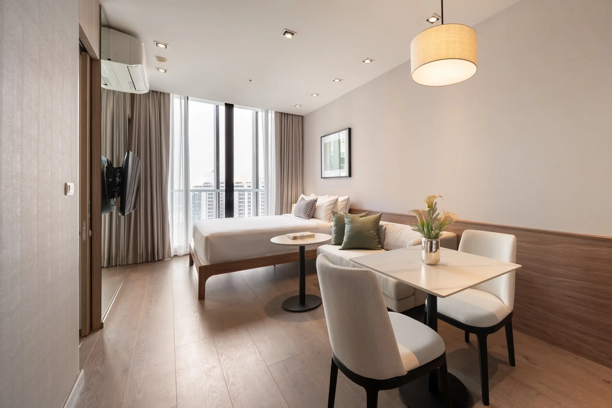1 Bed/ 1 Bath Park Origin Phrom Phong