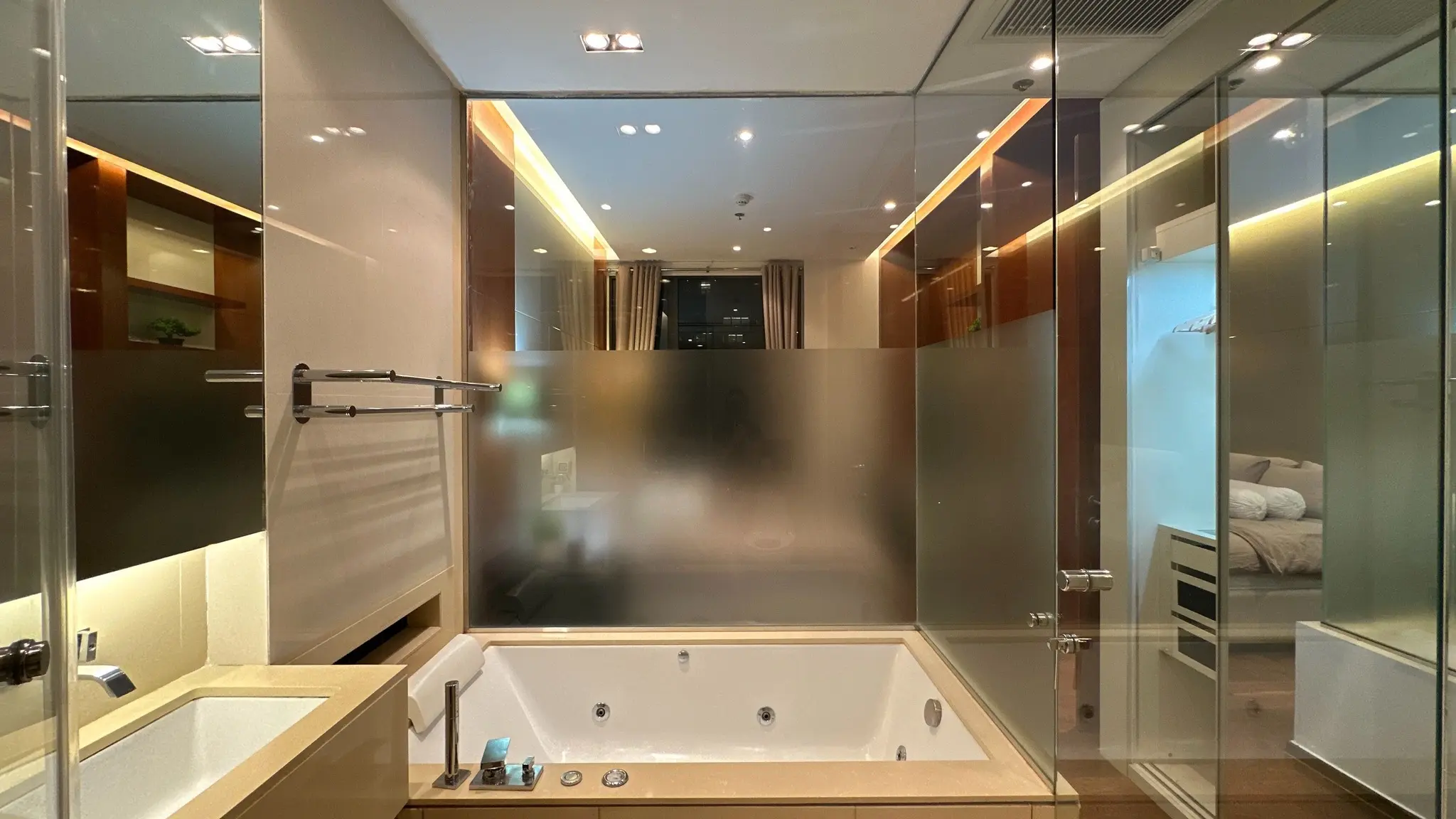 1 Bedroom / 1 Bathroom The Address Sukhumvit 28