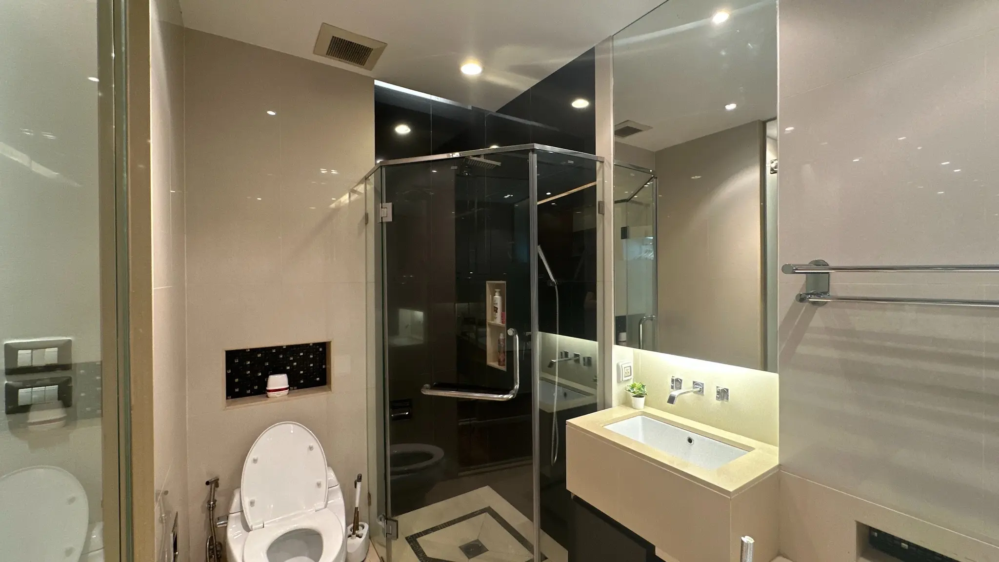 1 Bedroom / 1 Bathroom The Address Sukhumvit 28