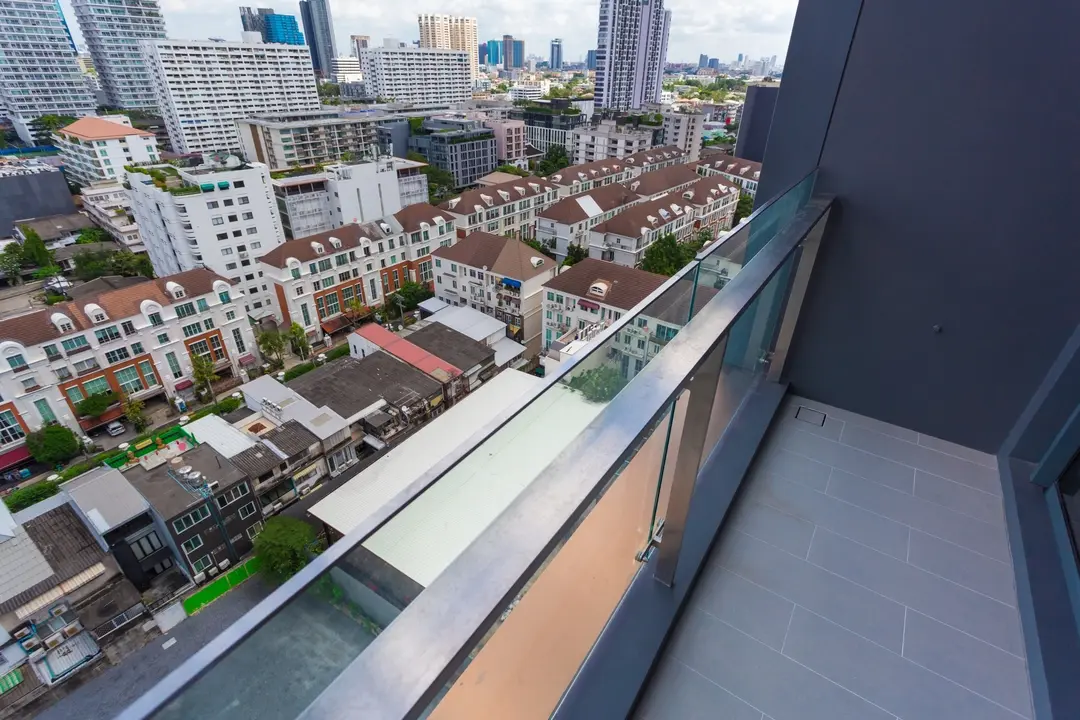 1 Bed/ 1 Bath Khun by Yoo