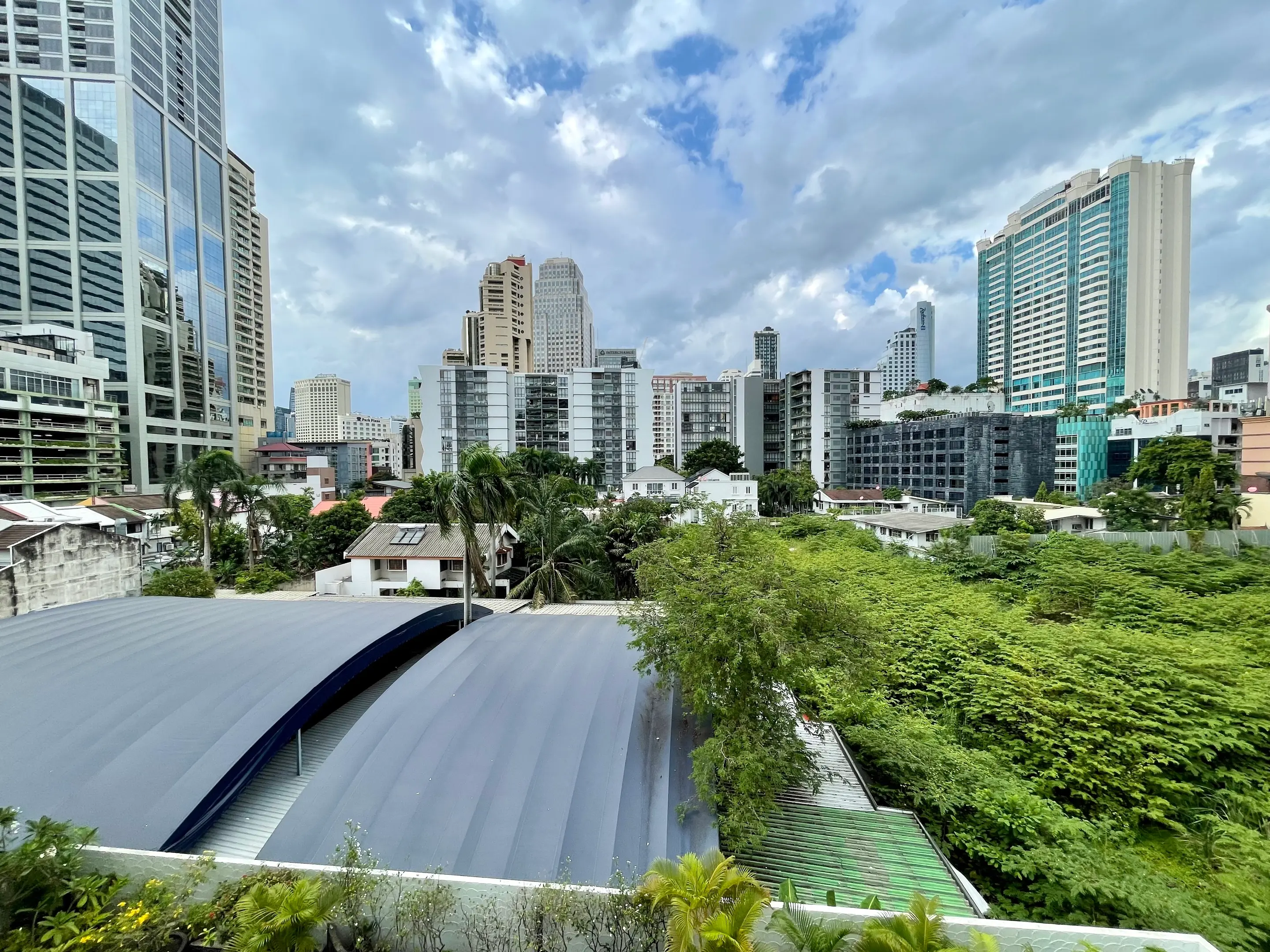 2 Bed/ 2 Bath Lake Avenue